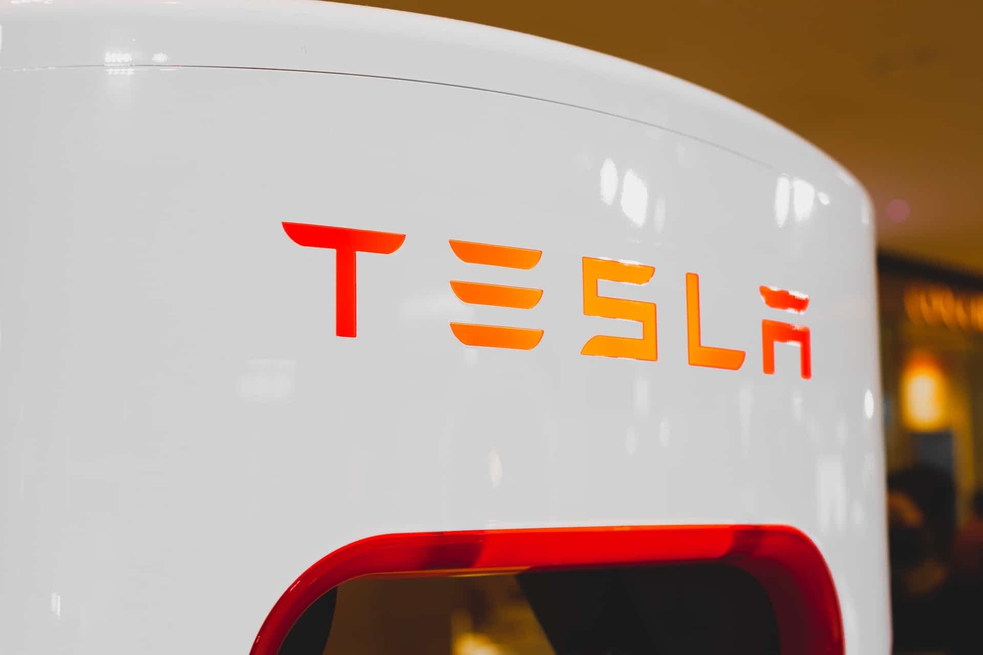 Cover Image for Tesla Supercharger V4 enthüllt – Doppelt so leistungsstark