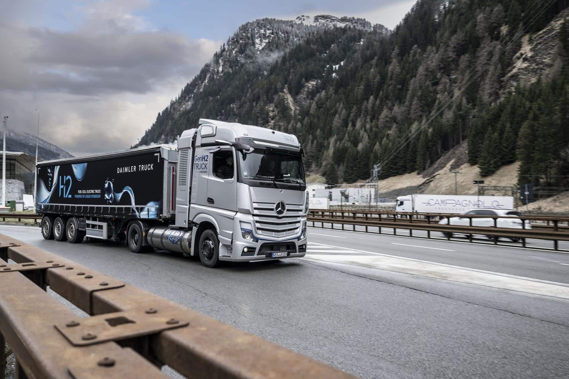 Cover Image for Mit dem Wasserstoff-Lkw über den Brenner