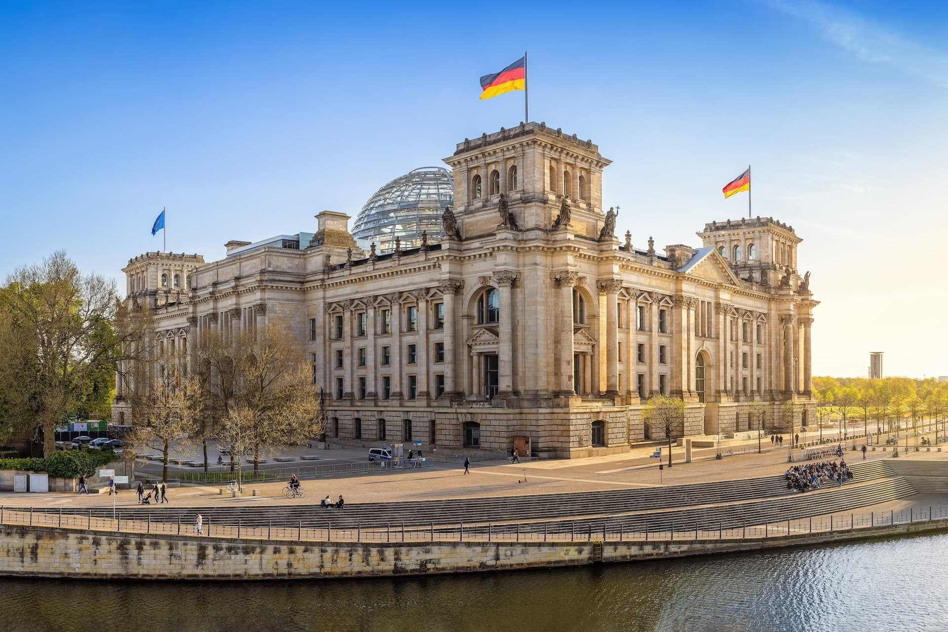 Cover Image for Bund „verliert“ mit E-Autos bis 2030 fast 50 Milliarden Euro