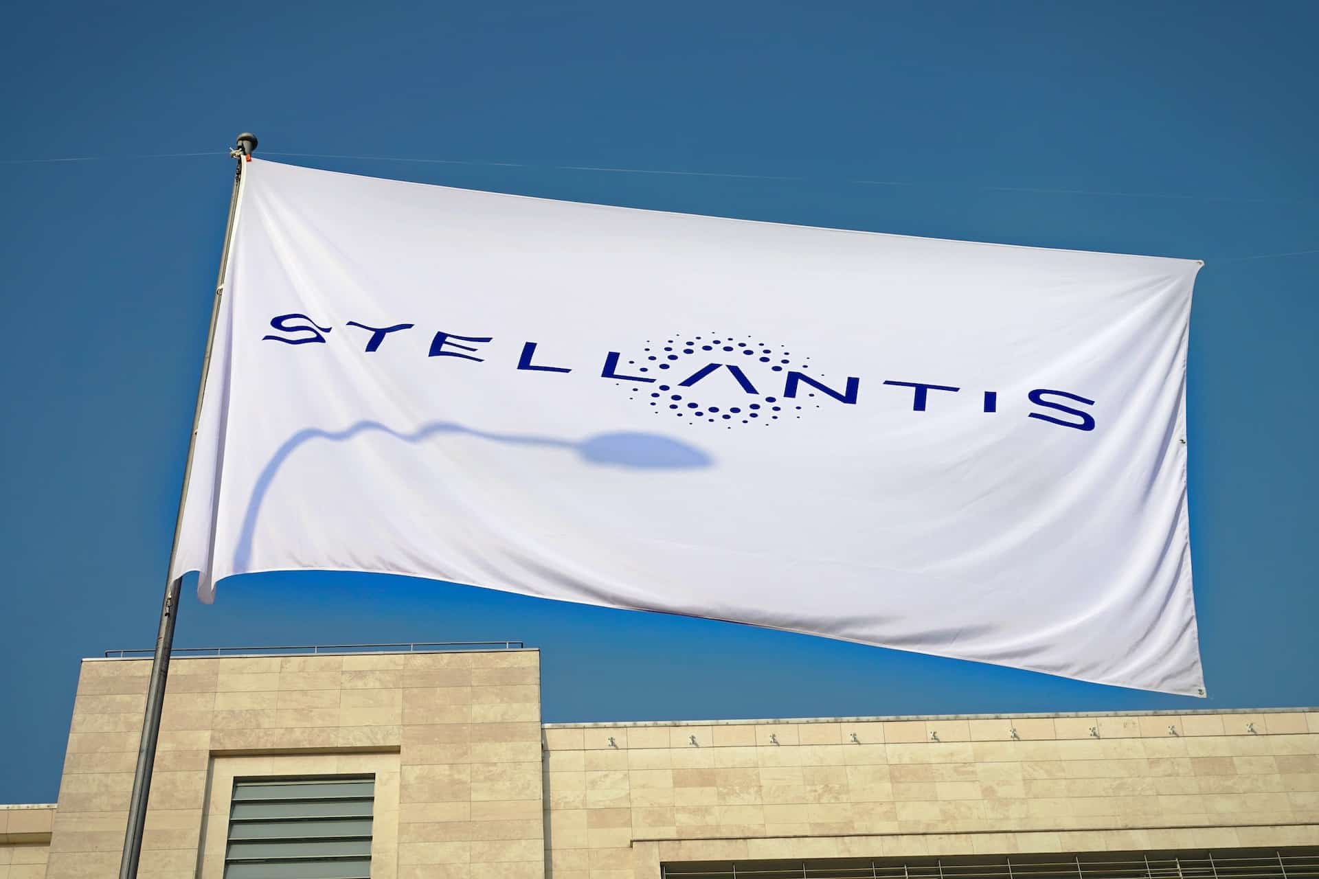 Cover Image for Stellantis baut über 3000 Stellen in Italien ab