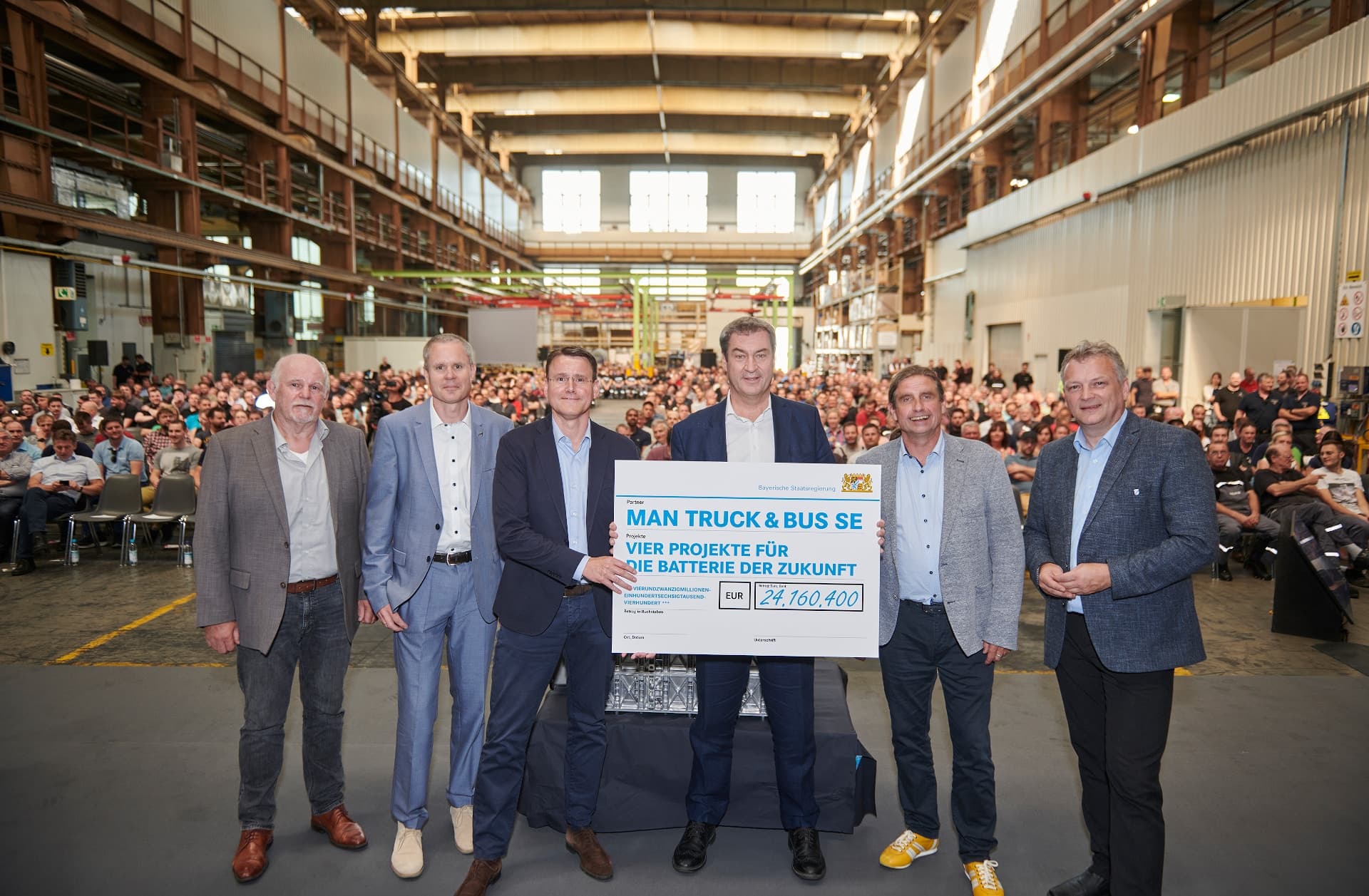 Cover Image for MAN erhält 24,2 Millionen Euro Förderung für E-Lkw und E-Busse