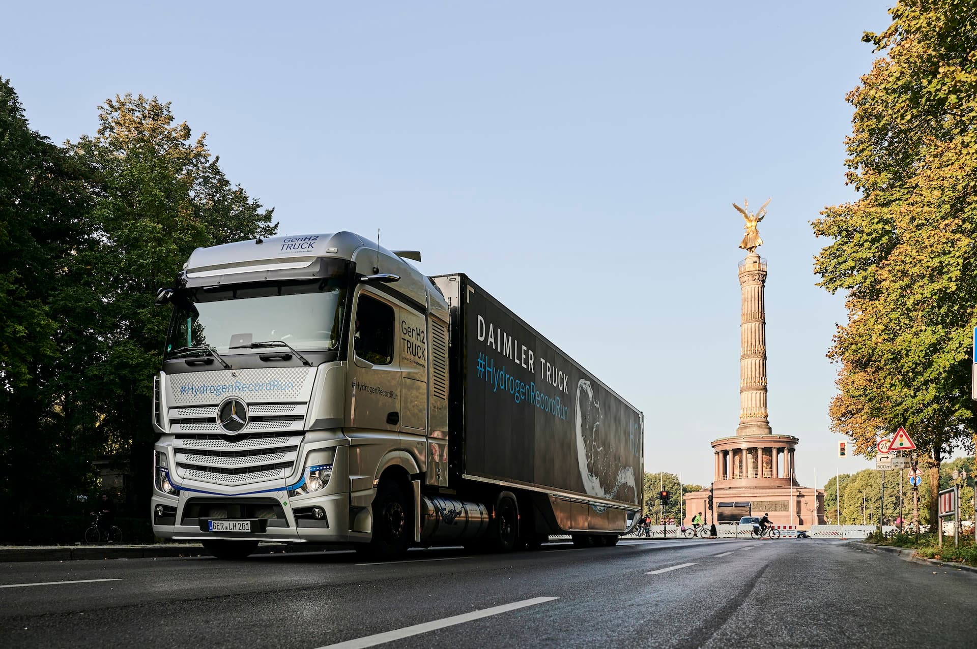 Cover Image for Daimler testet Wasserstoff-Lkw im Kundeneinsatz