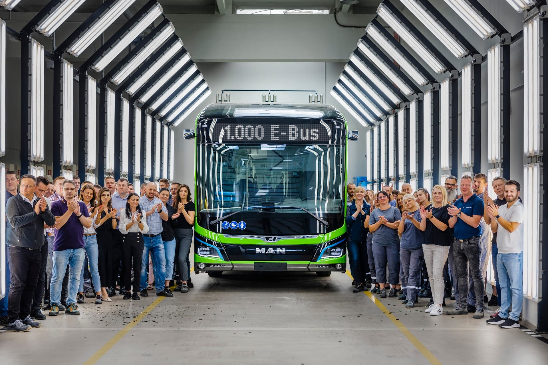 Cover Image for Bei MAN rollt der 1000ste E-Bus vom Band