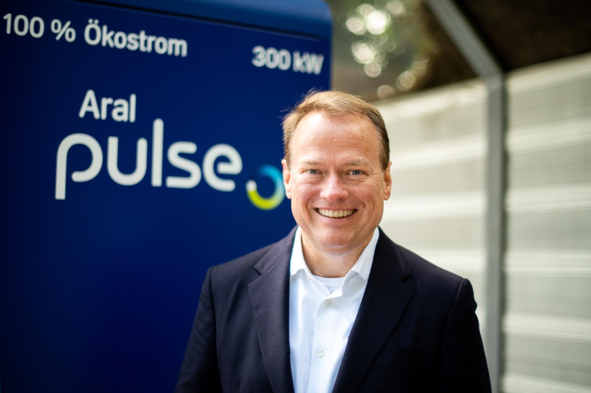 Cover Image for Alexander Junge, Aral: Über politische Hürden und Gigahubs