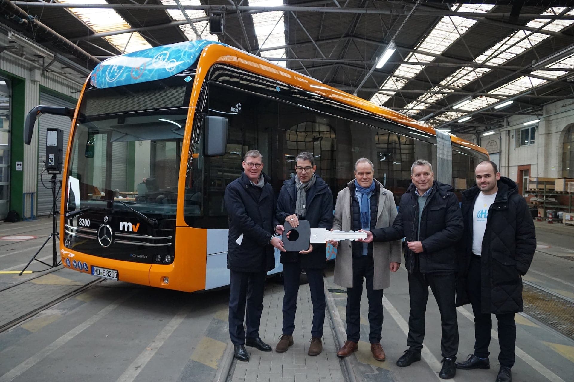RNV setzt erste Mercedes-Busse mit Wasserstoff-Range-Extender ein