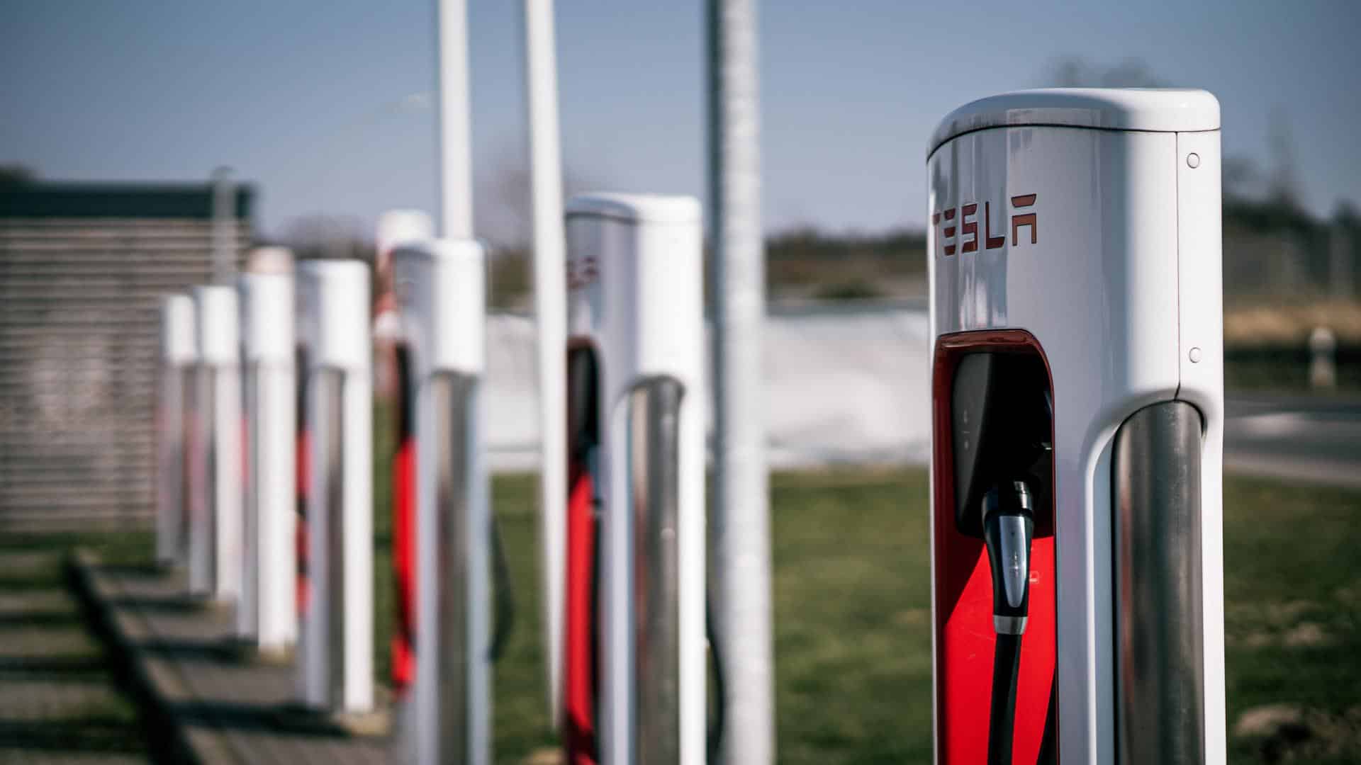 Laden über 90 Prozent kostet nun bei Tesla extra