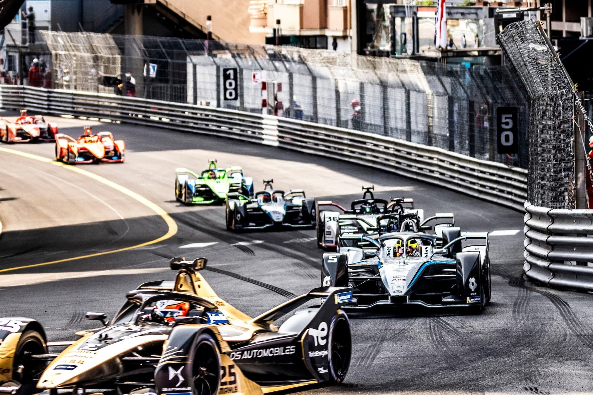 Cover Image for Wie viel Emissionen verursacht die Formel E?