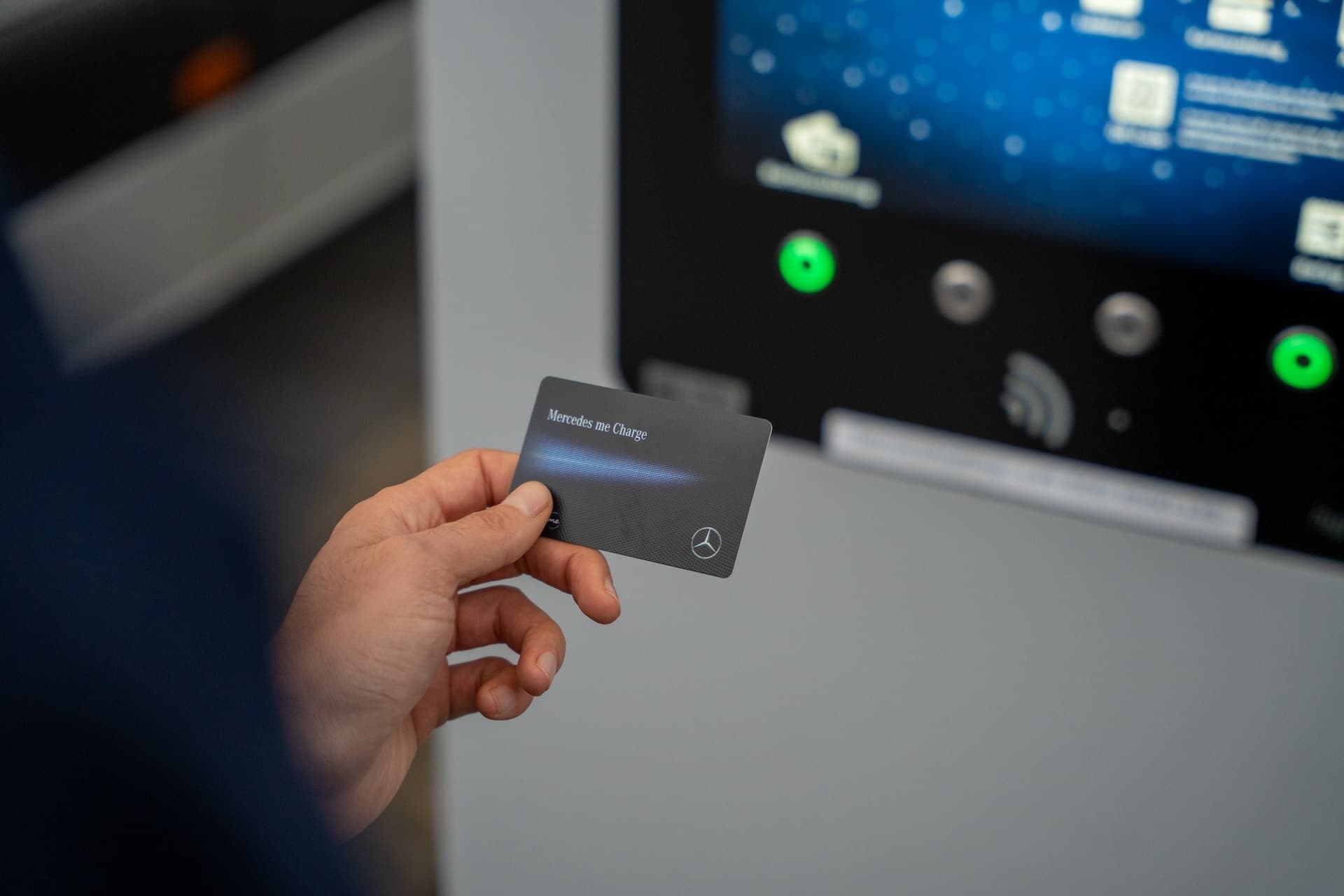 Cover Image for So will Mercedes das eigene Ladenetz gestalten