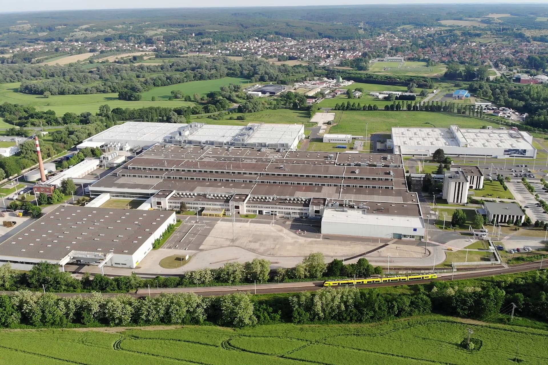 Cover Image for Stellantis erhöht Produktion von Antrieben für E-Autos