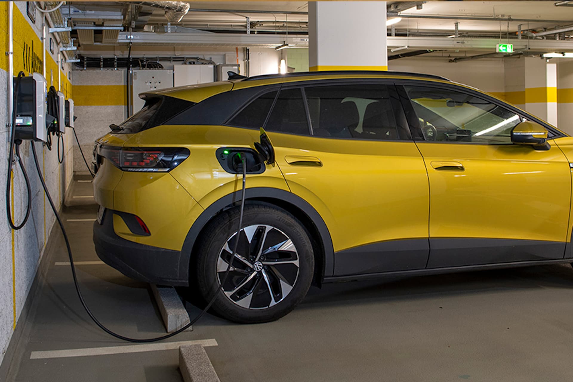 Cover Image for ADAC: E-Auto laden in Mehrfamilienhäusern weiterhin schwierig