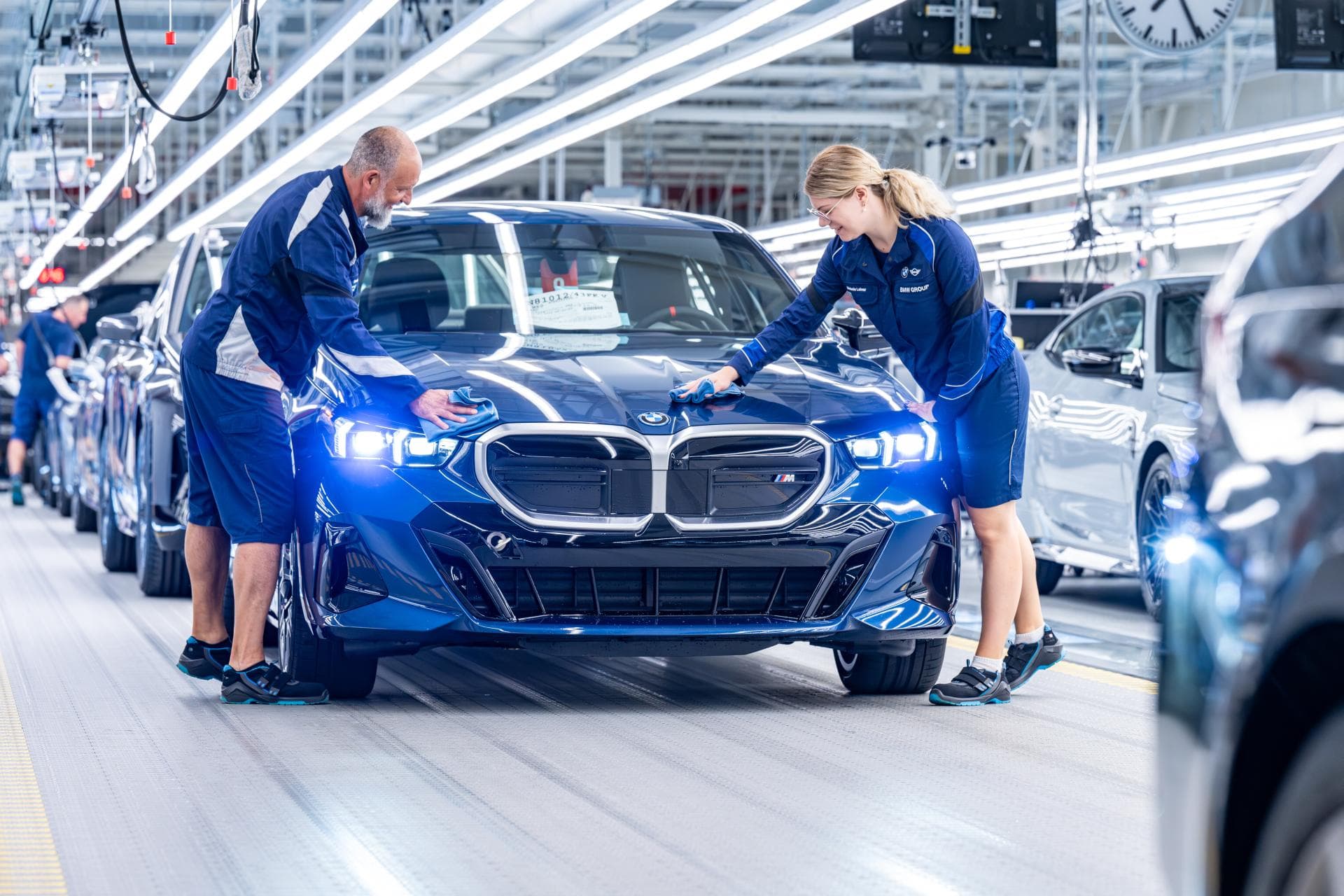 Cover Image for BMW setzt mit ‚Power of Choice‘ weiter auf Verbrenner