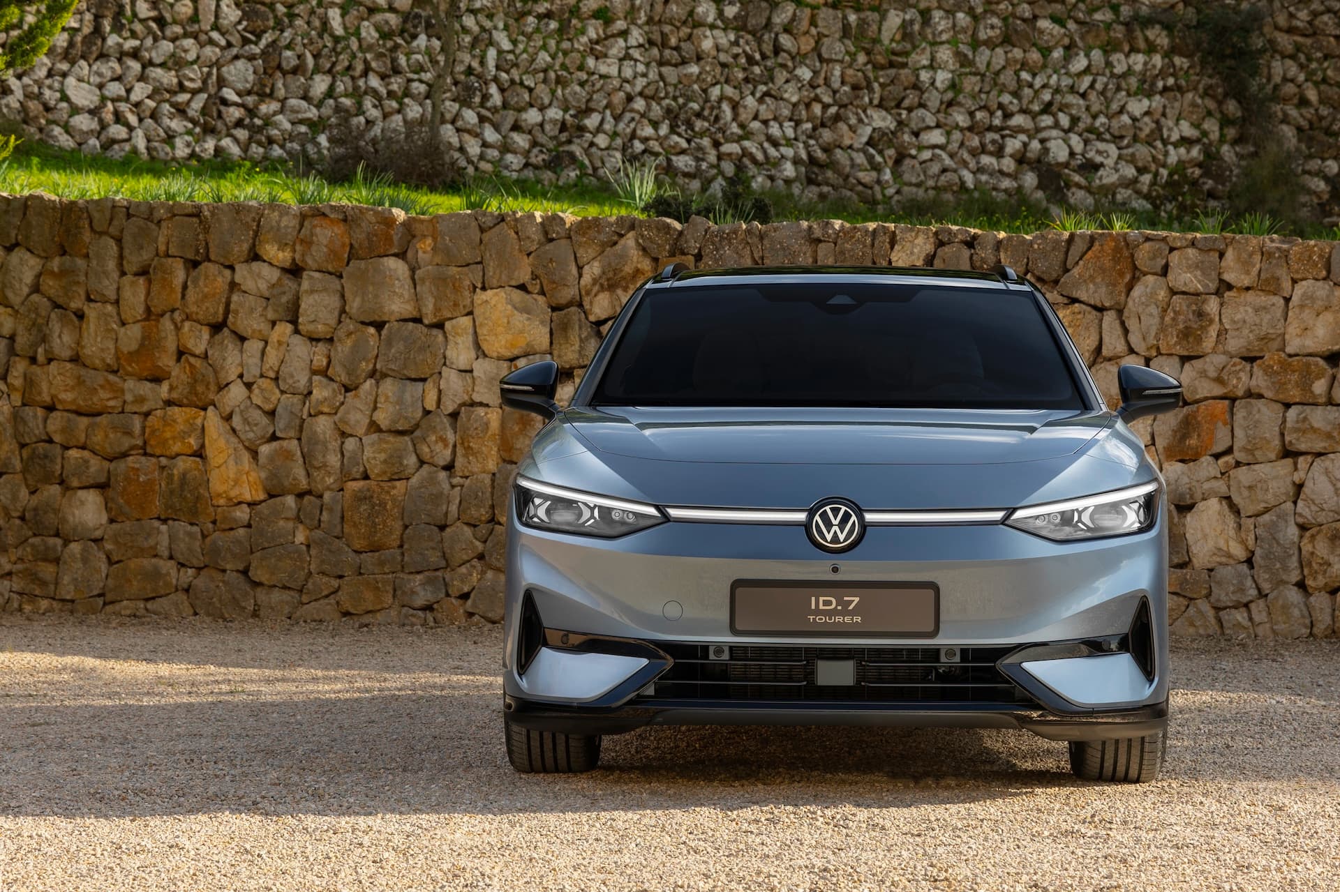 Cover Image for ADAC Autotests 2024: Neun E-Autos in den Top-Ten