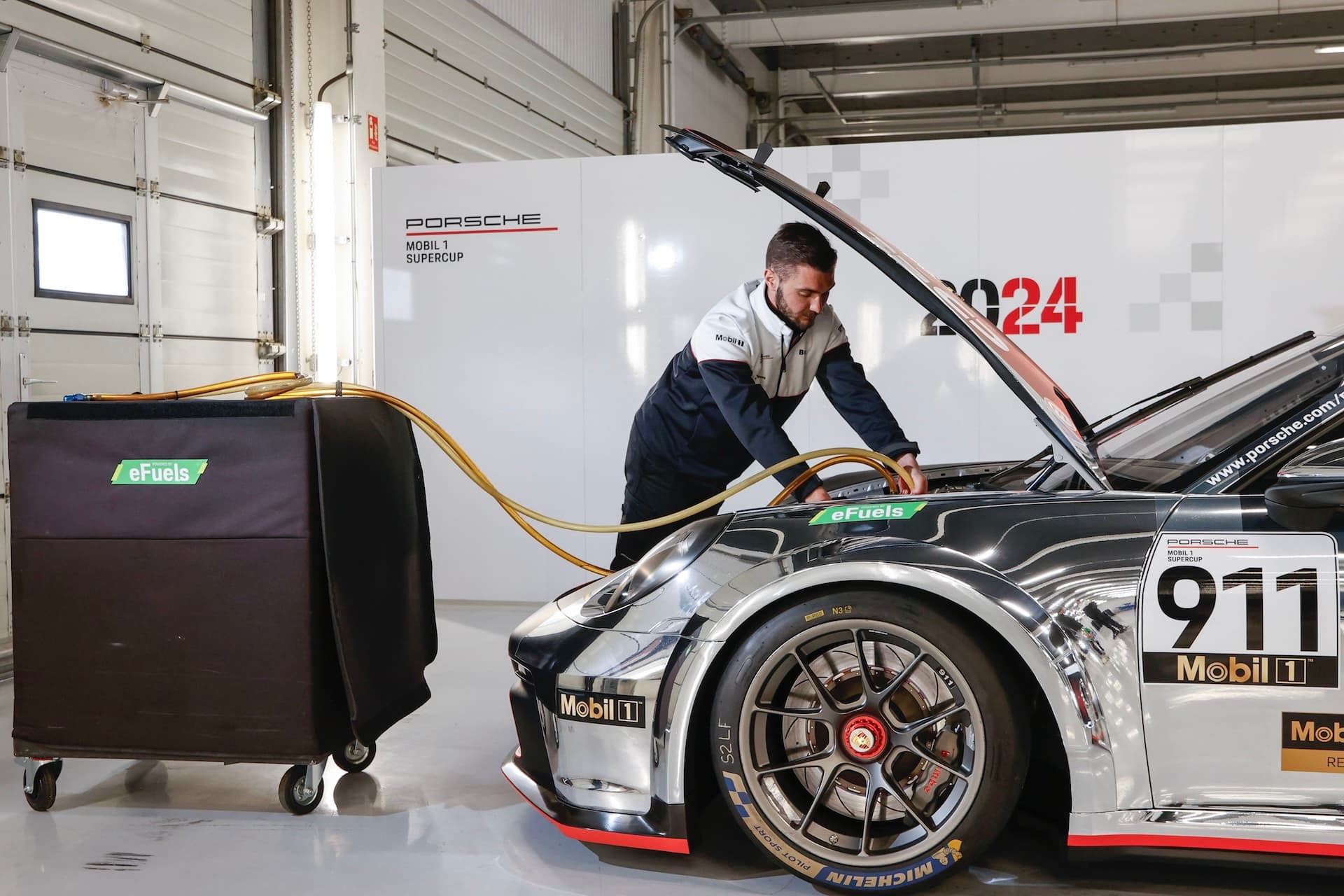 Cover Image for Porsche ist bereit für Motorsport mit E-Fuels