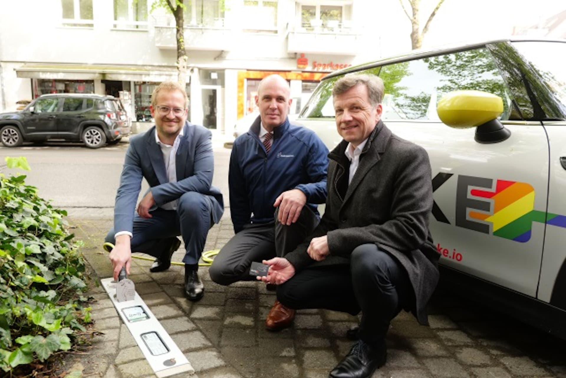 Cover Image for Köln installiert die ersten Bordstein-Ladestationen