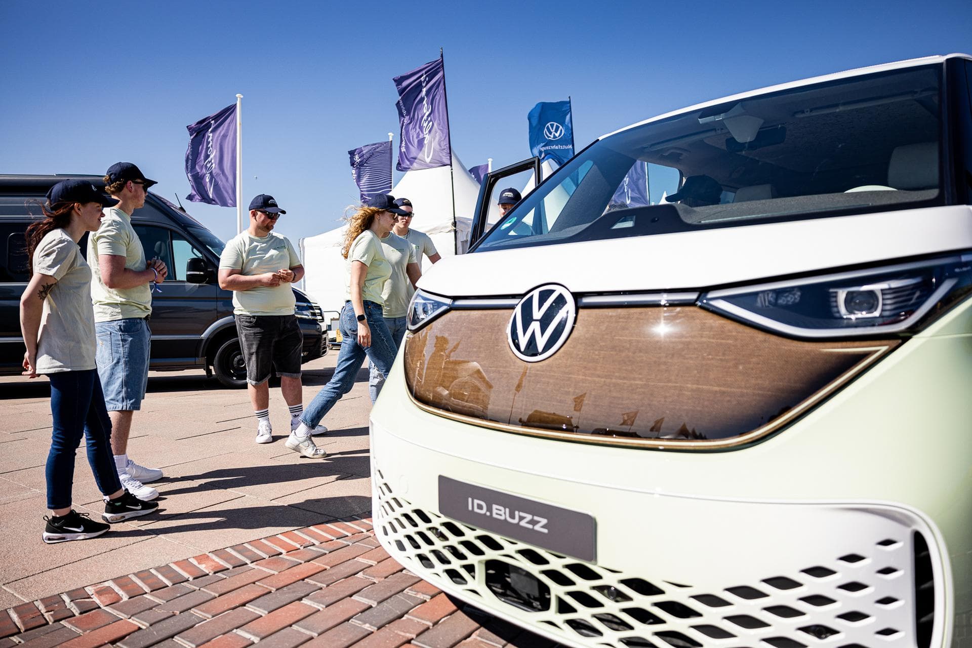 VW ID. Buzz Green bis zu 1560 km Reichweite aus Solardach