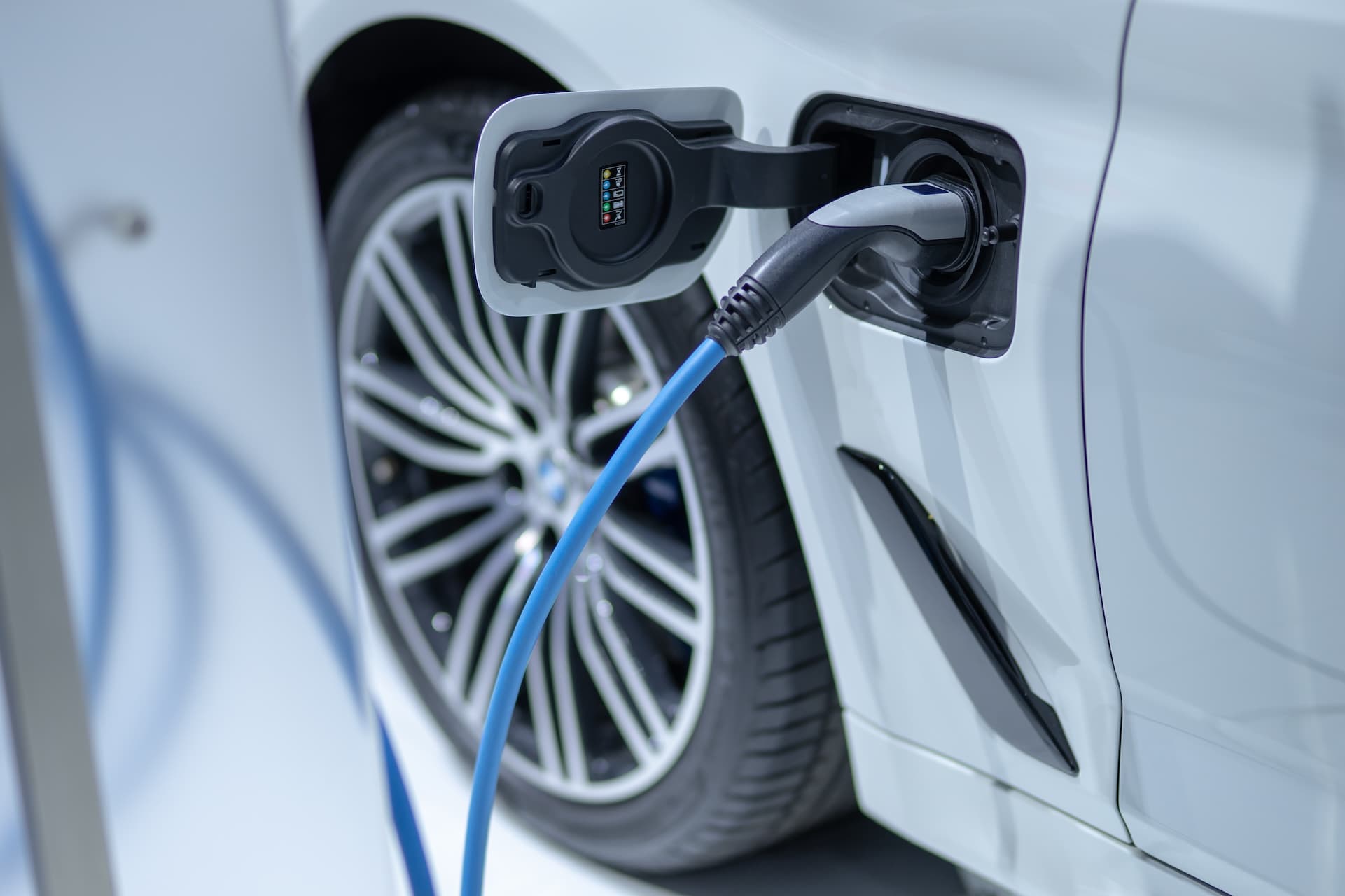 Cover Image for Elektro- oder Wasserstoffauto? Die KI denkt schon viel weiter