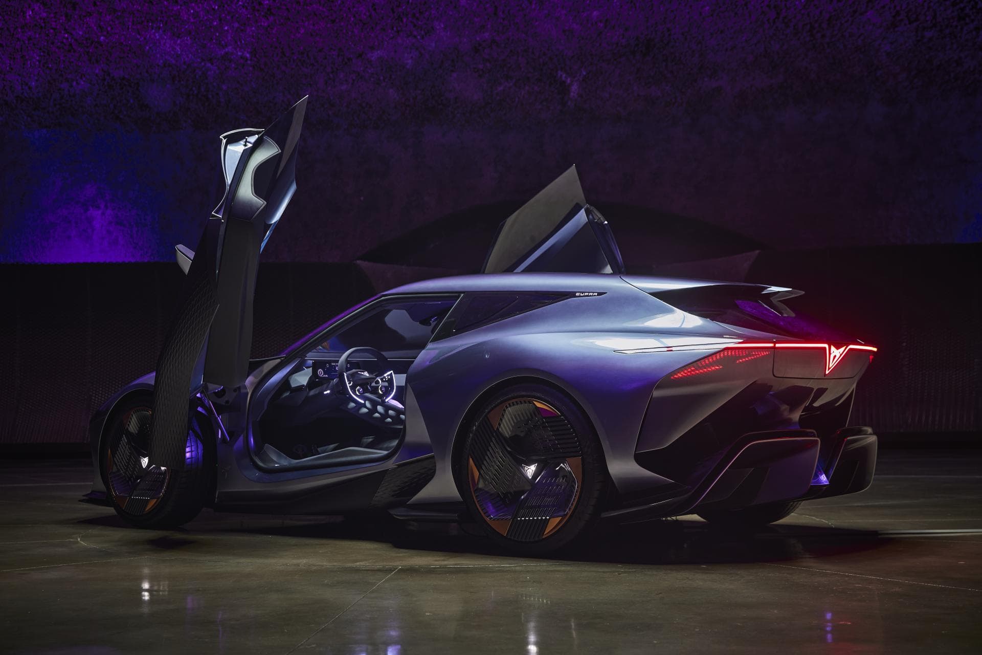 Cover Image for Cupra stellt Serienproduktion des DarkRebel zurück