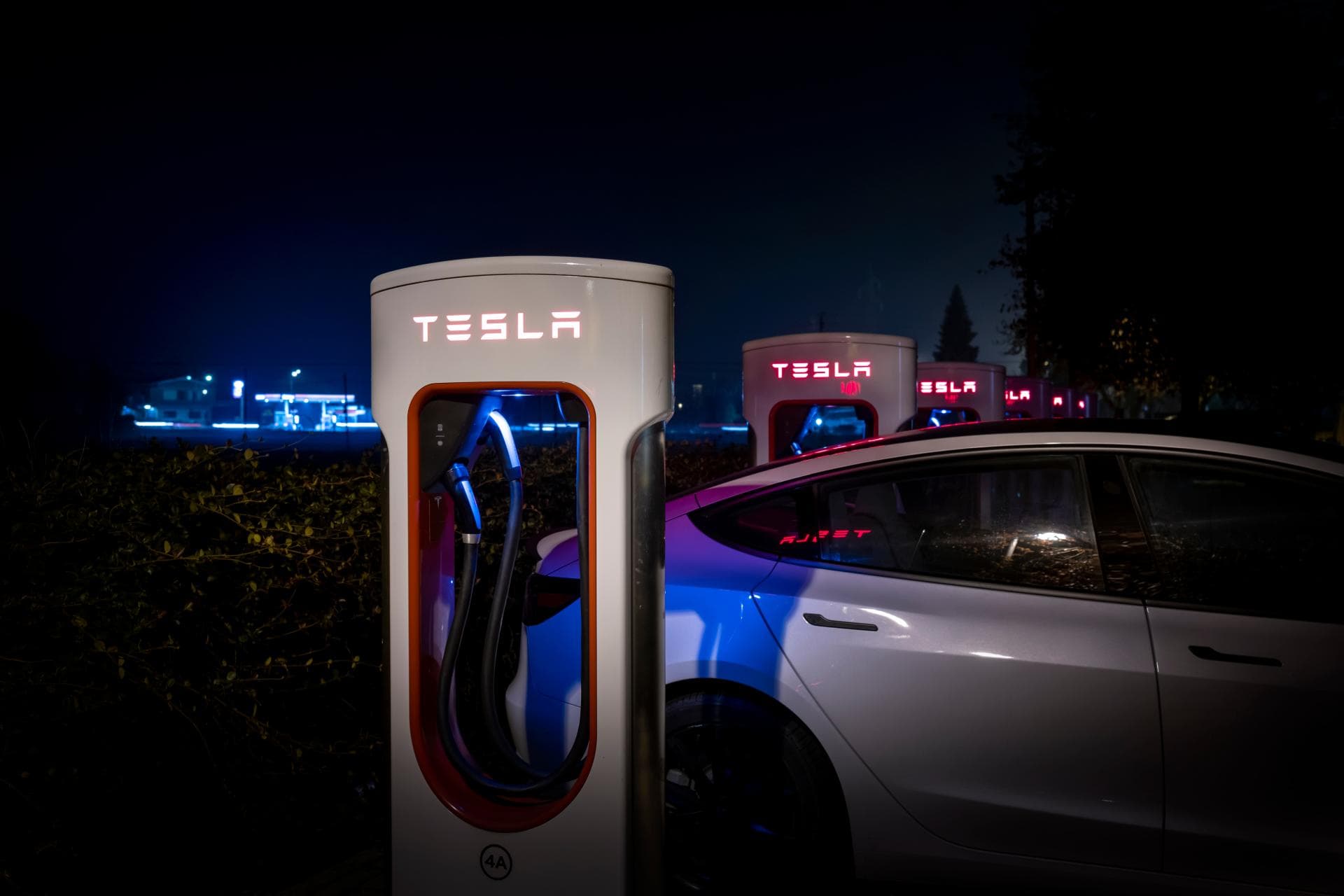 Cover Image for Kehrtwende beim schwachen Tesla Supercharger-Ausbau?