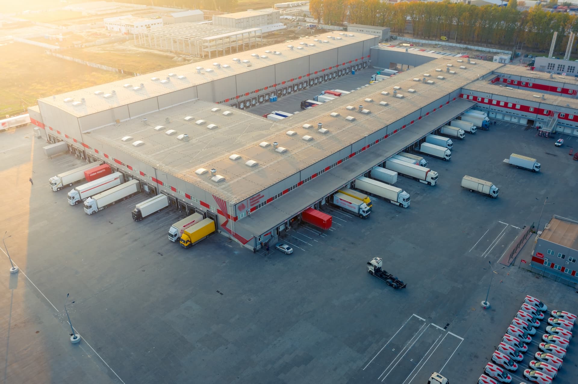 Cover Image for Depotladen ist zentral für den Erfolg der Antriebswende bei Lkw