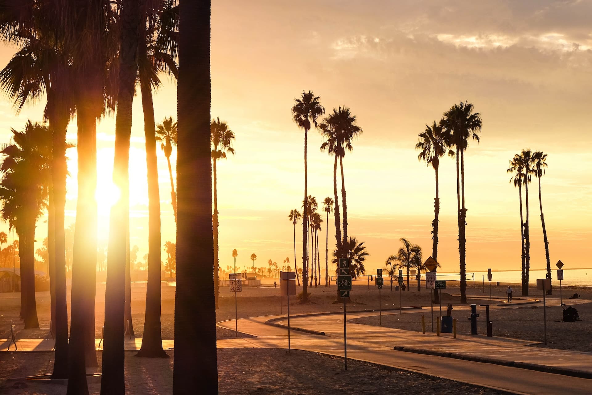 Cover Image for Kalifornien zieht geplante Vorschriften für E-Lkw zurück