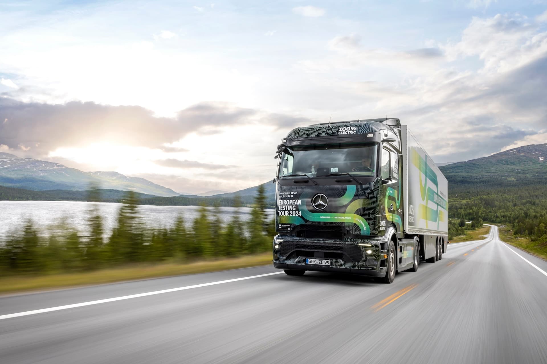 Cover Image for Elektro-Lkw auf Europatour: eActros 600 erreichen nördlichstes Etappenziel