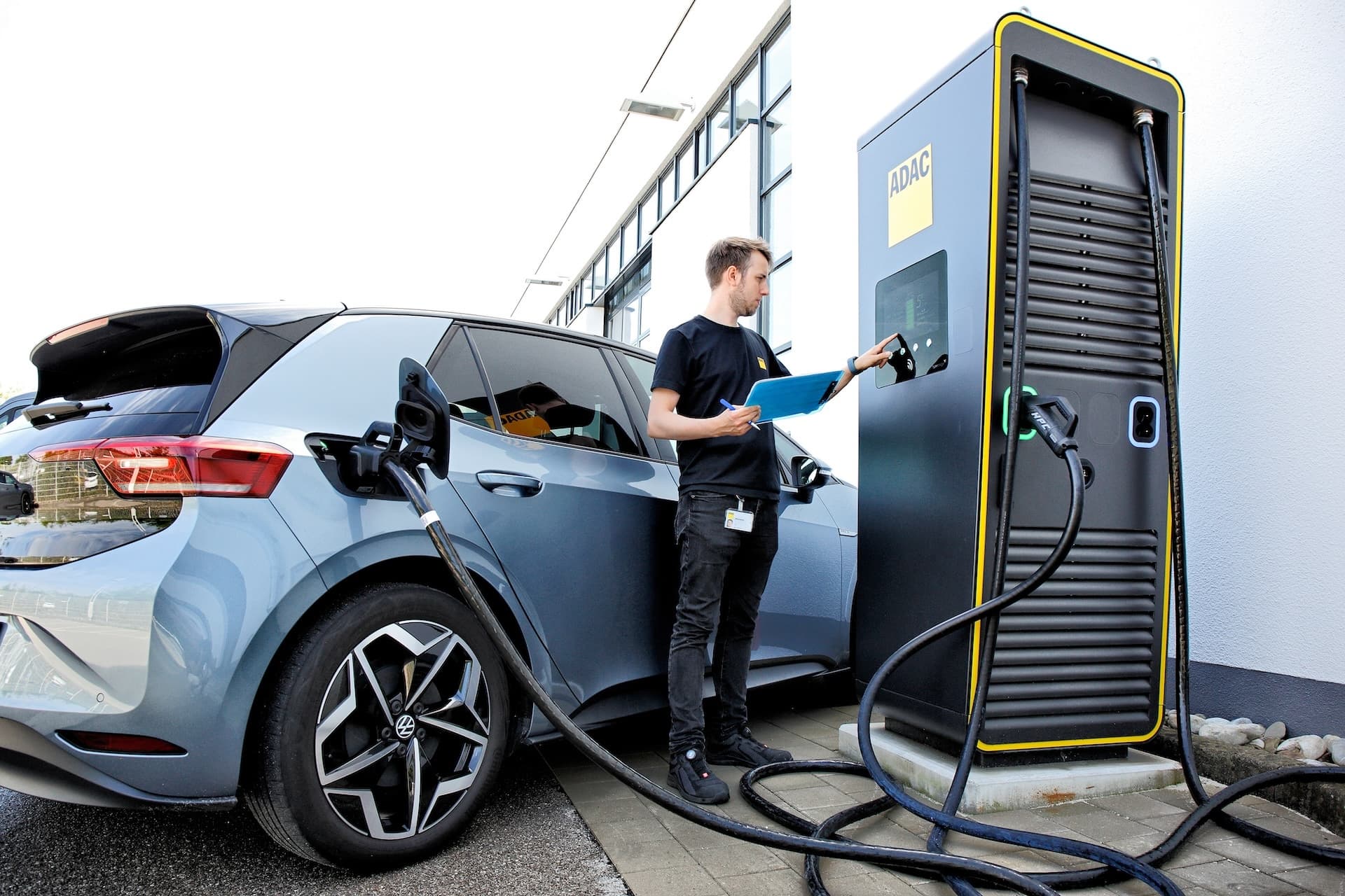 Cover Image for ADAC: Viele Elektroautos sind „(voll) langstreckentauglich“