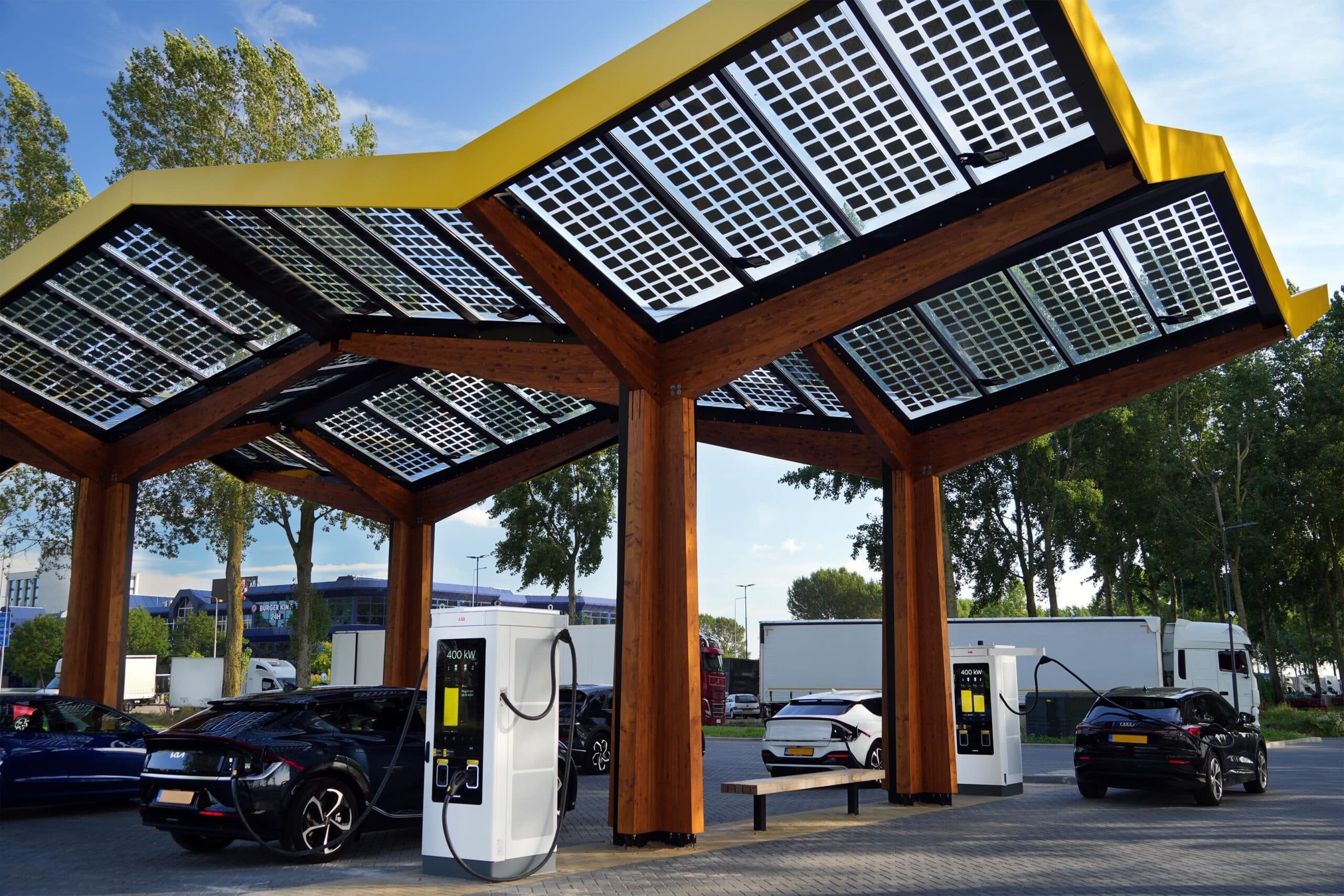 Cover Image for Fastned setzt auf 400 kW HPC-Charger von ABB