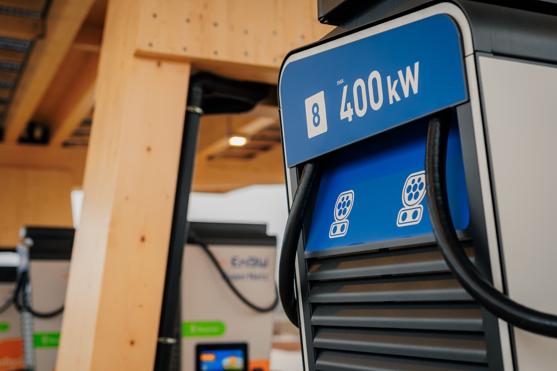 Cover Image for Zahl der Schnellladepunkte steigt in einem Jahr um 39 Prozent