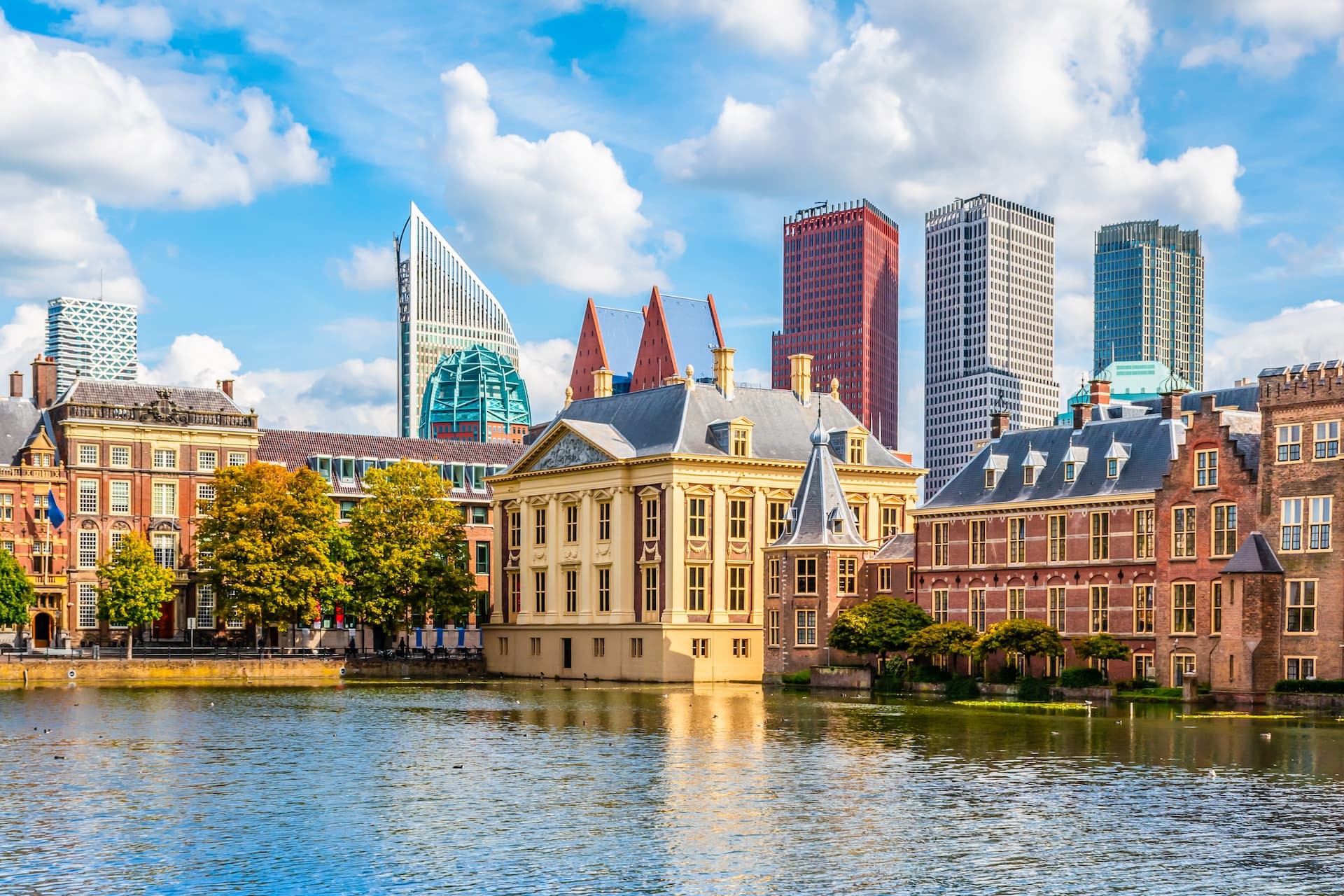 Cover Image for Den Haag zieht Schlussstrich: Keine Werbung mehr für Verbrenner