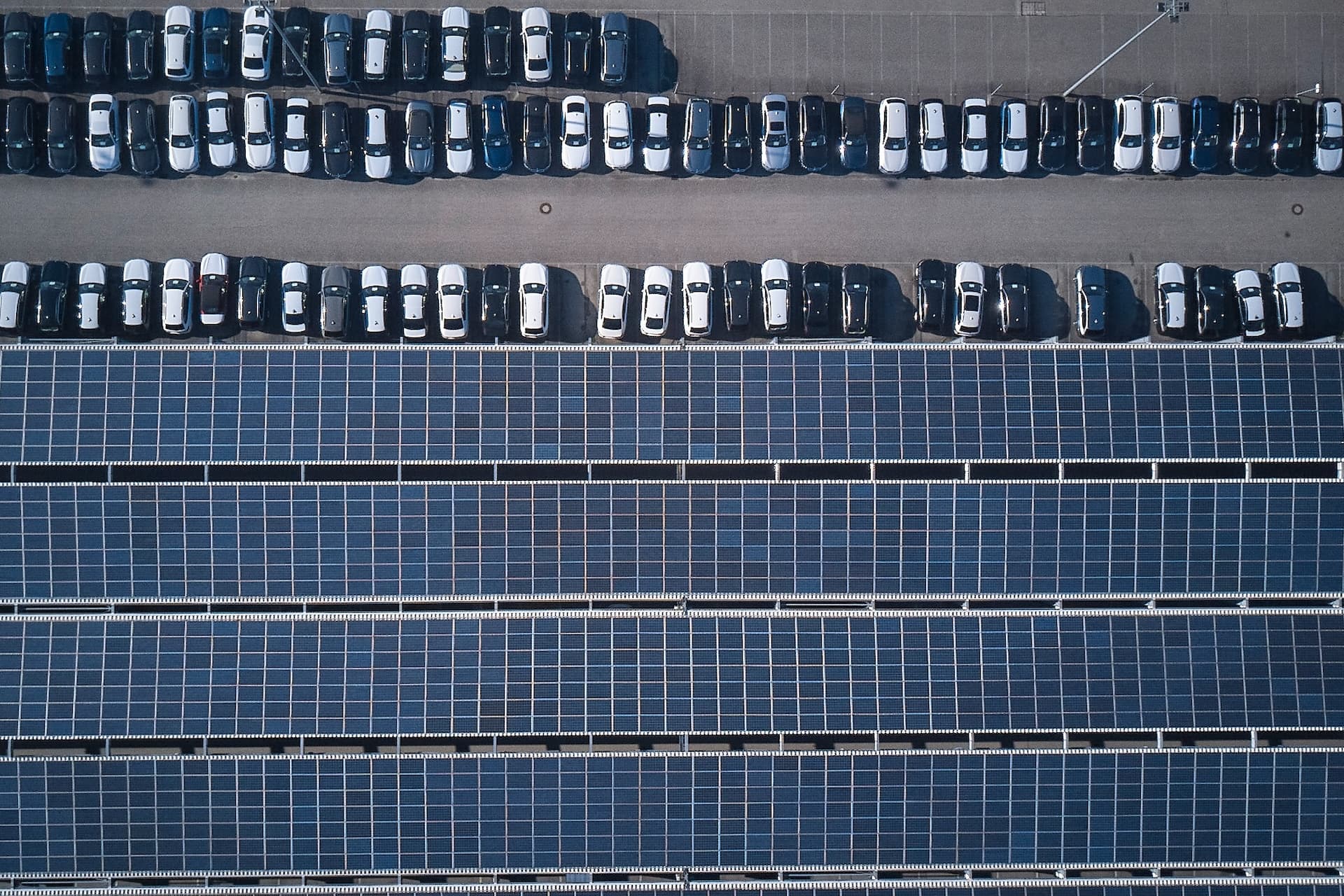 BMW baut PV-Anlagen mit 14 MWp an zwei Werken