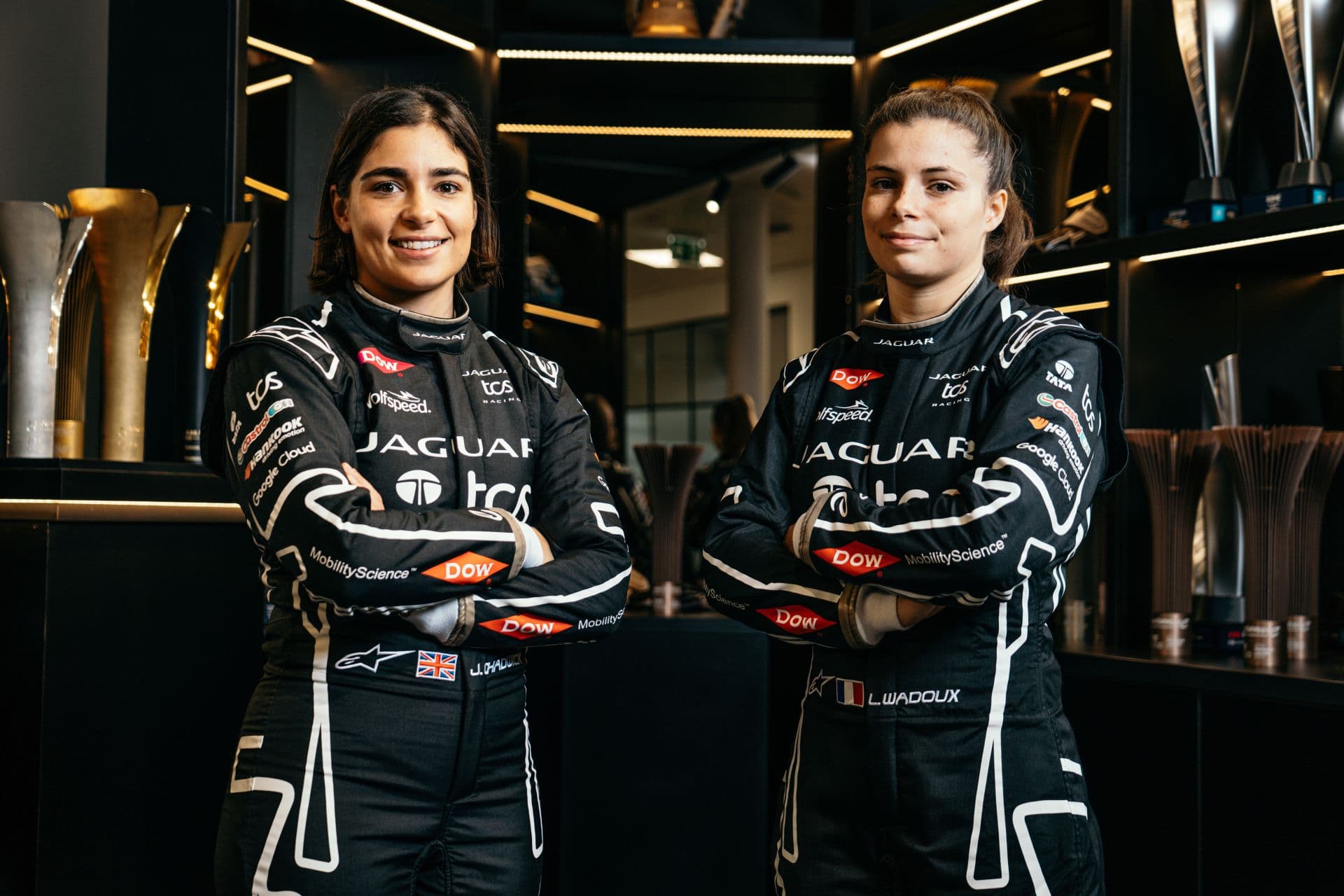 Cover Image for Jaguar nominiert zwei Fahrerinnen für Formel-E-Test