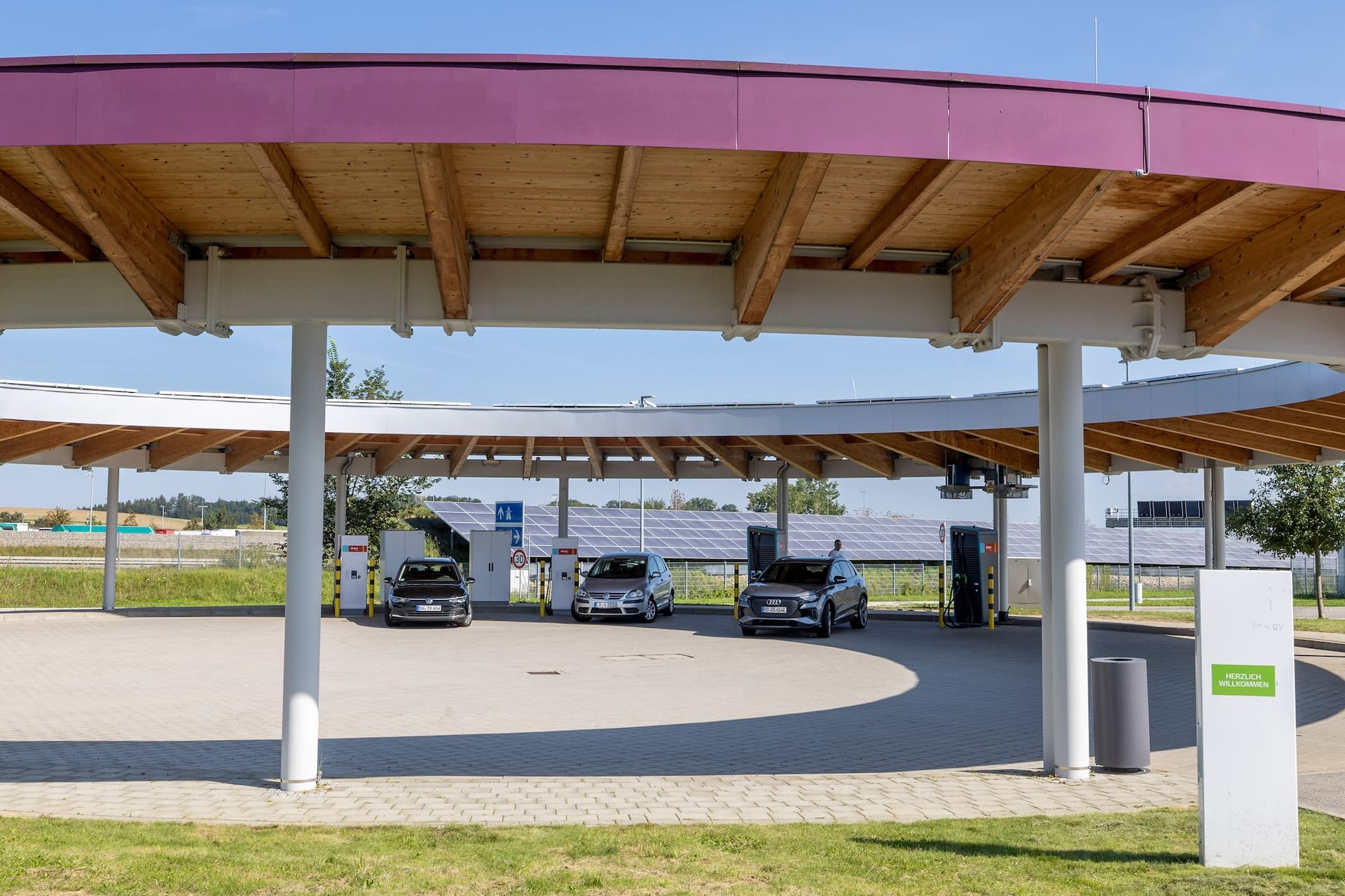 Cover Image for ADAC: Ladeinfrastruktur an Rastanlagen verbesserungswürdig