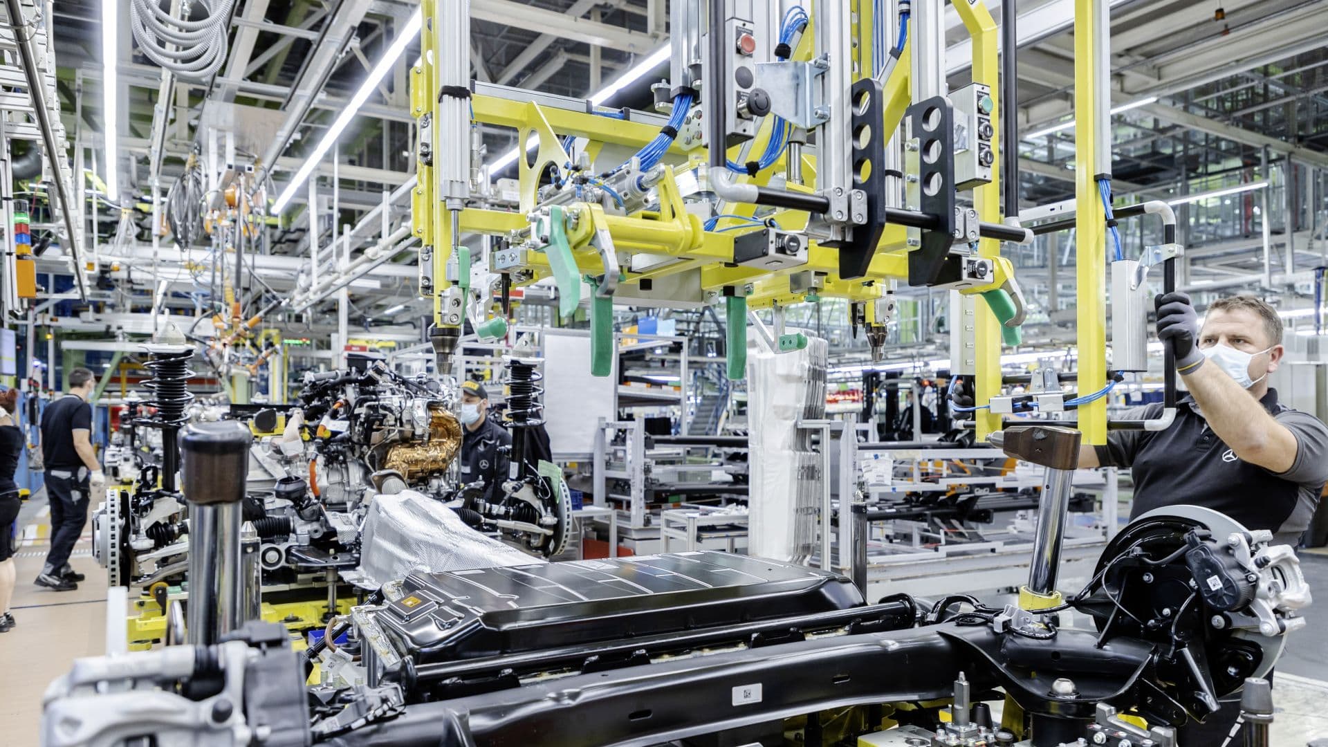 Cover Image for Mercedes: Keine Produktionskürzung trotz Stagnation