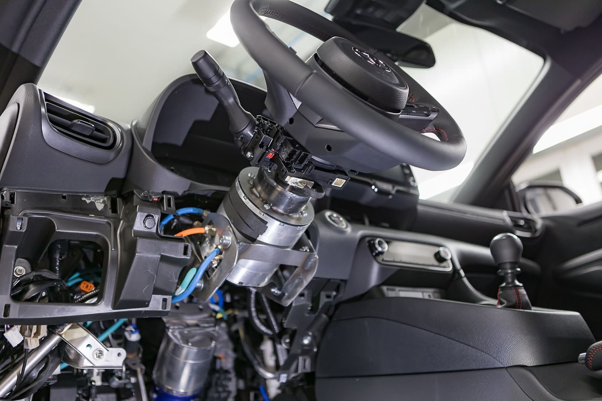 Cover Image for Steer-by-Wire: In die Zukunft gesteuert