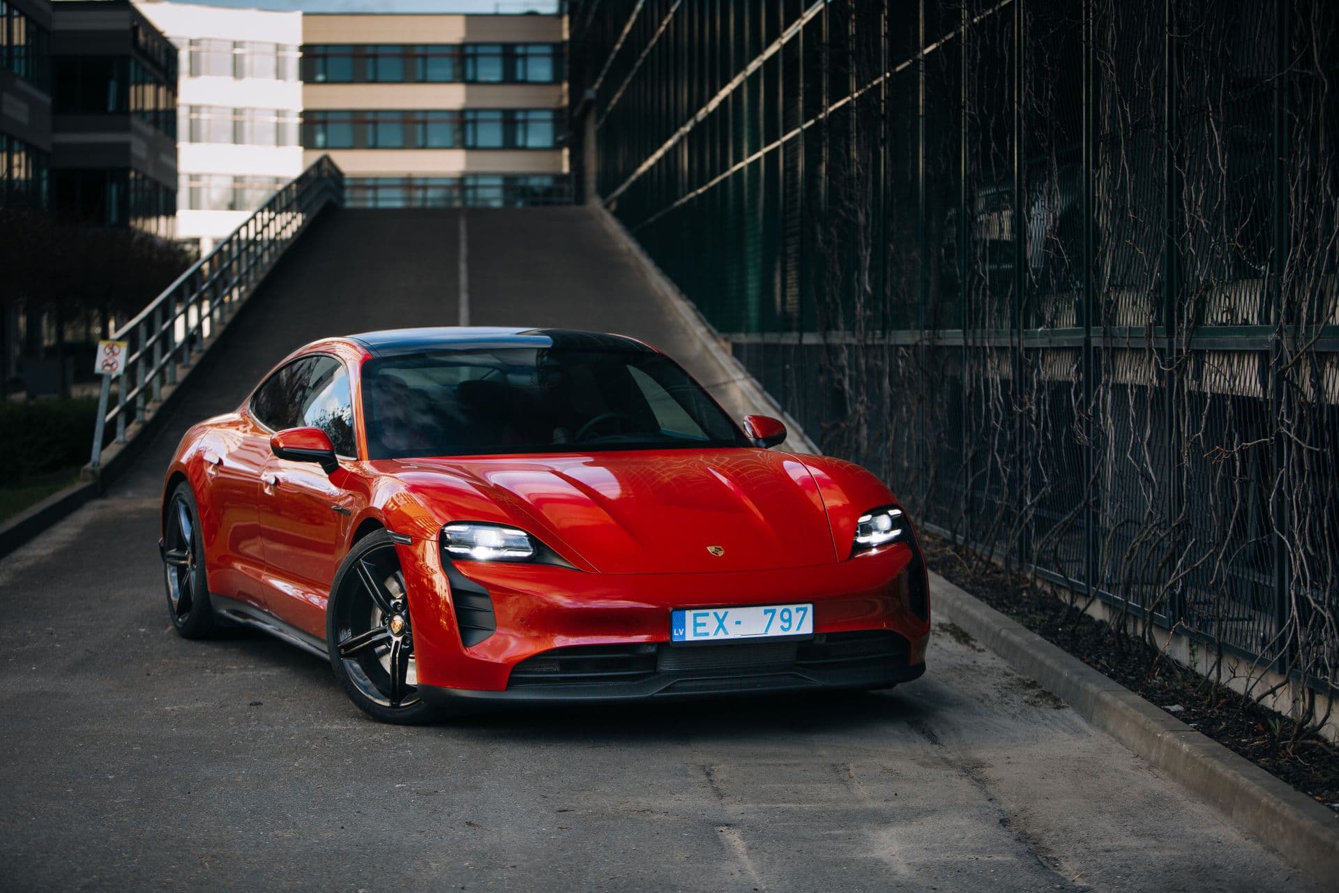 Cover Image for Rückruf: Probleme bei Porsche Taycan-Batterien