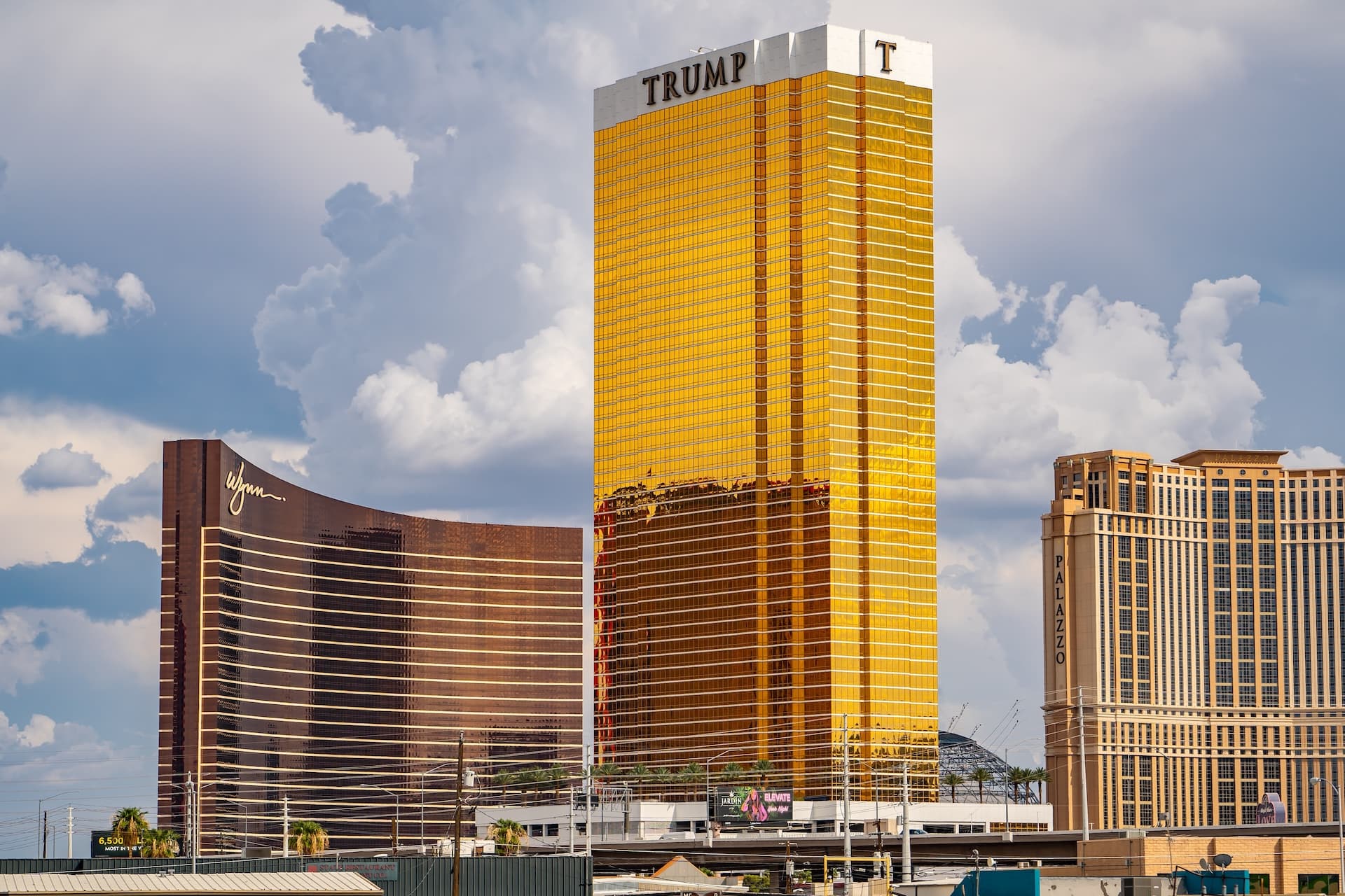 Cover Image for Tesla Cybertruck fliegt vor Trump-Hotel in die Luft