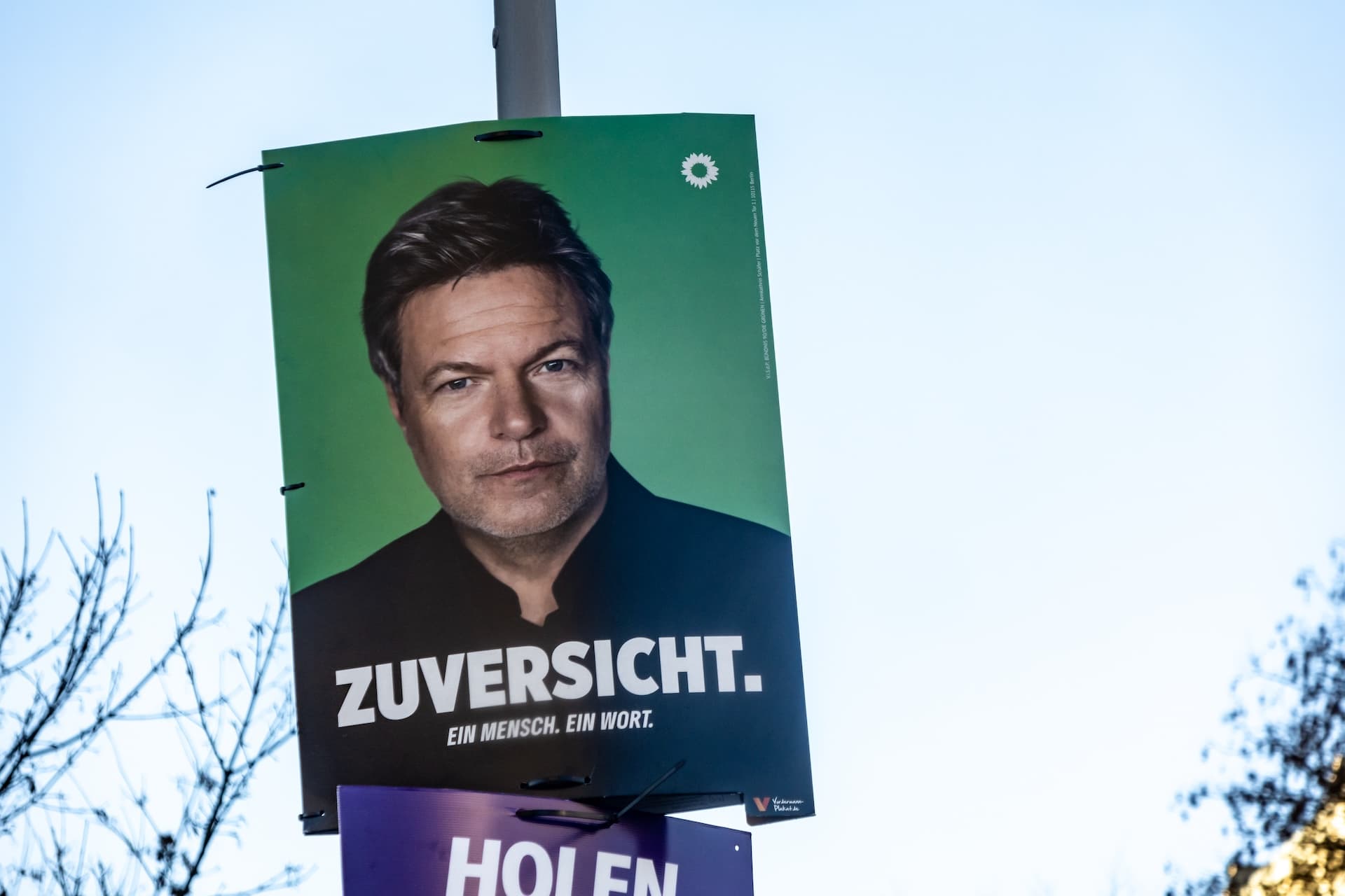 Cover Image for Habeck bereut Abschaffung des Umweltbonus für E-Autos