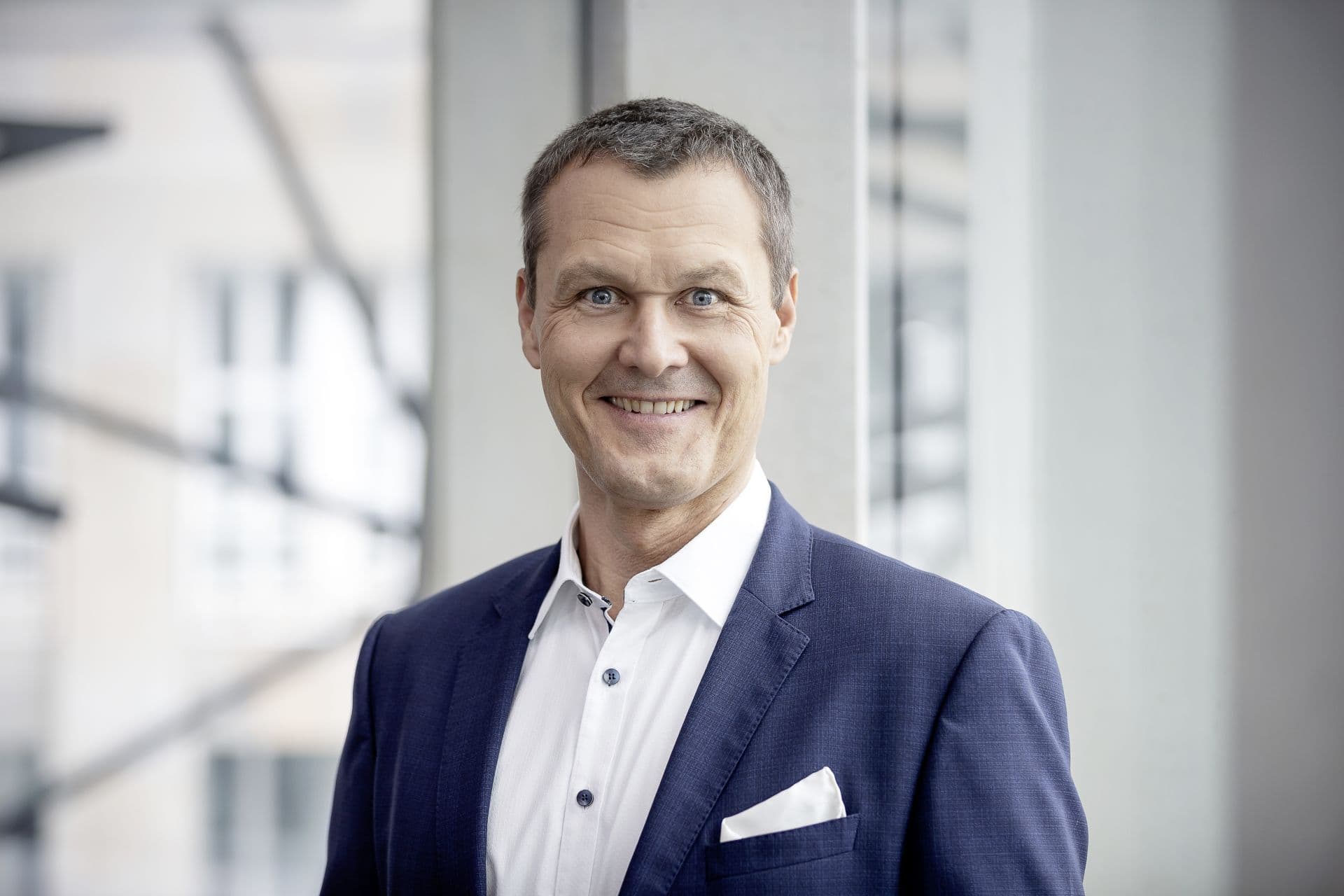 Cover Image for Vertrieb der Zukunft: Mercedes-Benz stoppt nächsten Schritt