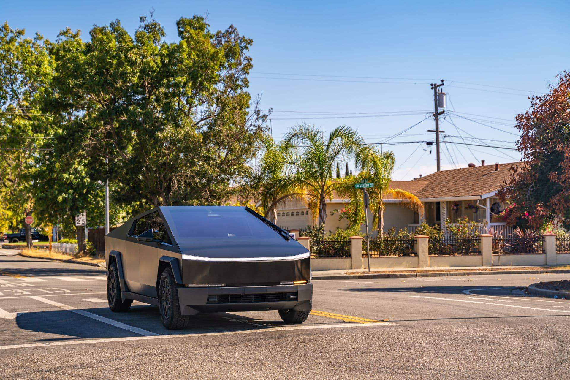 Cover Image for Tesla: Musk überschätzte Nachfrage nach Cybertruck massiv