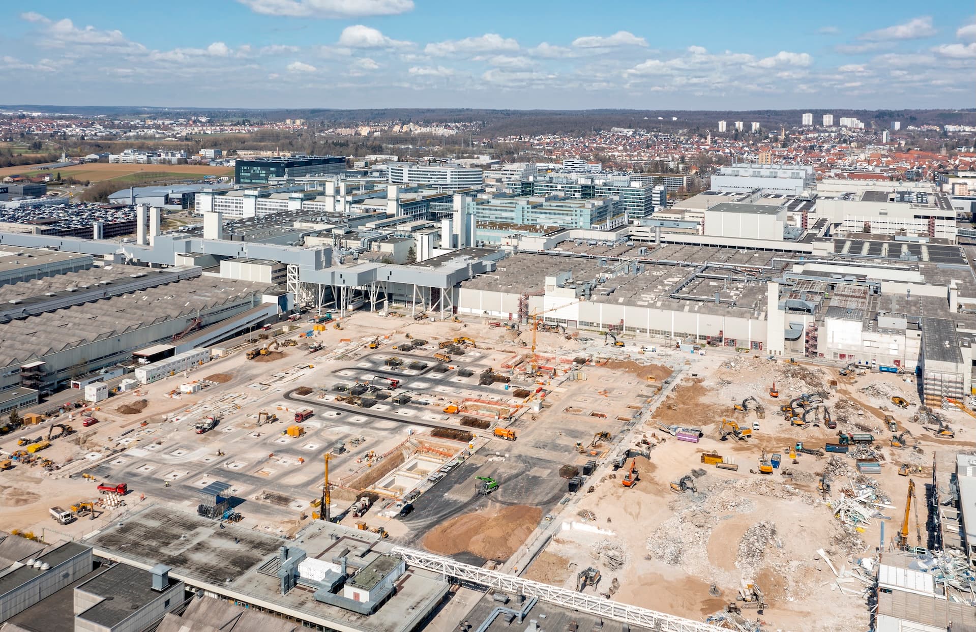 Mercedes: Grundstein für die Lackiererei der Zukunft