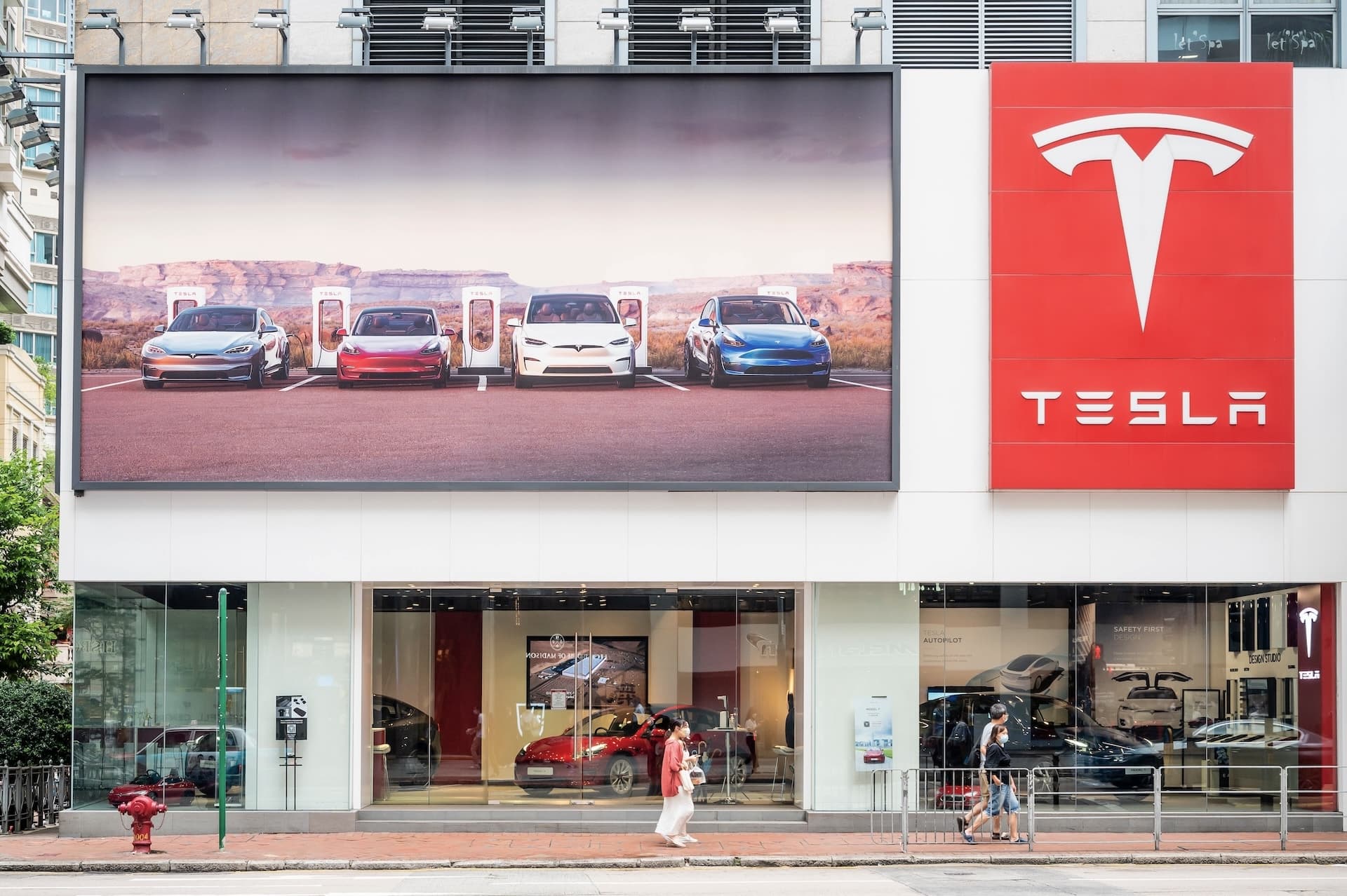 Cover Image for Tesla stoppt Bestellungen für Model S und X in China