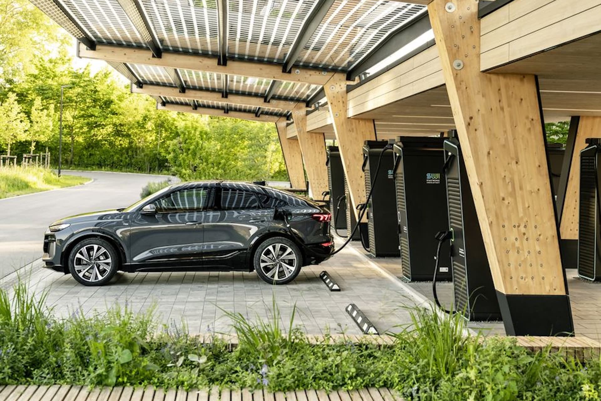 Cover Image for Audi Q6 Sportback e-tron Performance im Test: Reichweitenmeister der Q6-Familie