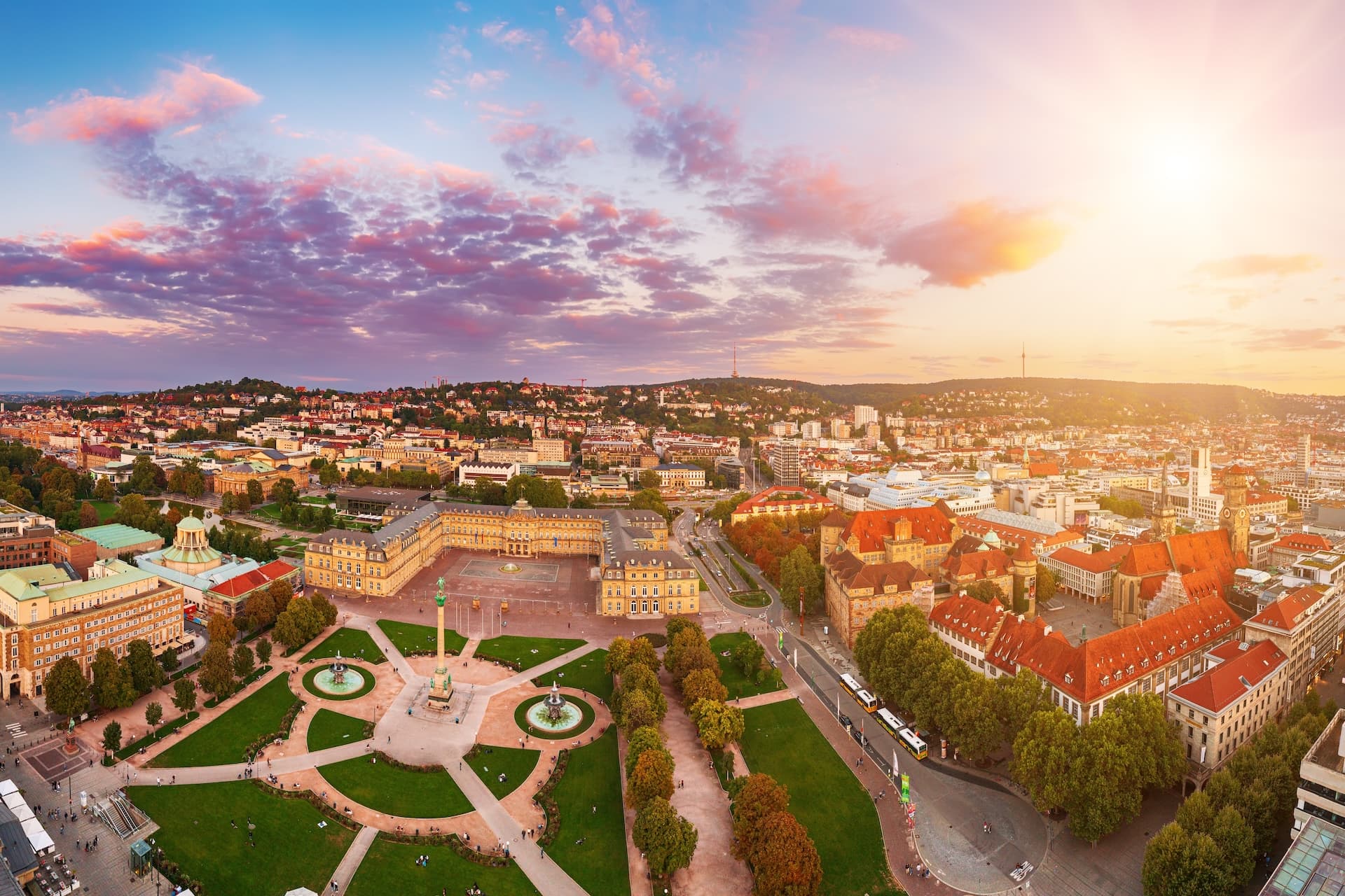 Stuttgart: elektrifizierte Fahrzeuge führen erstmals bei Neuzulassungen