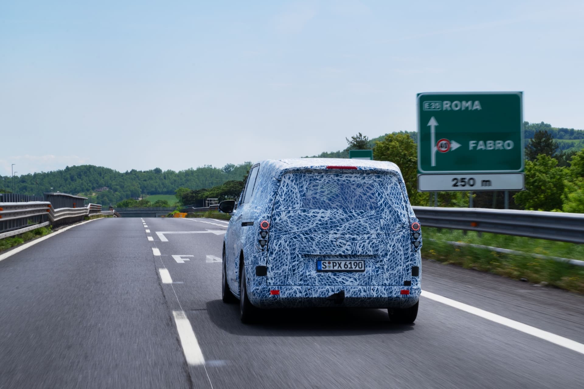 Cover Image for Elektro-VAN Mercedes VLE fährt Stuttgart – Rom mit nur zwei kurzen Ladestopps