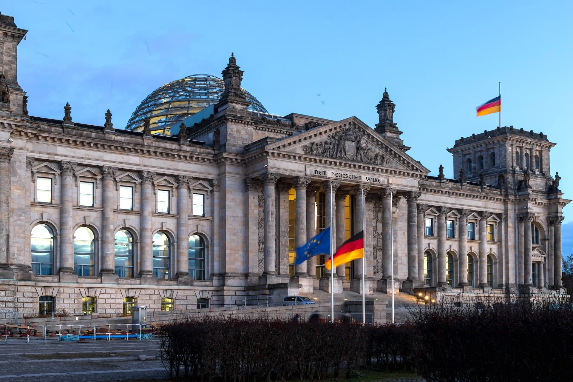 Cover Image for Umweltministerium: Konkrete Gestaltung neuer E-Auto-Förderung steht noch aus