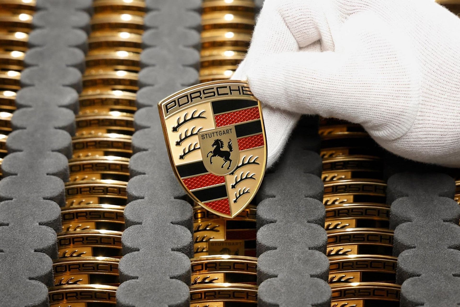 Cover Image for Porsche setzt stärker auf Verbrenner und Plug-in-Hybride