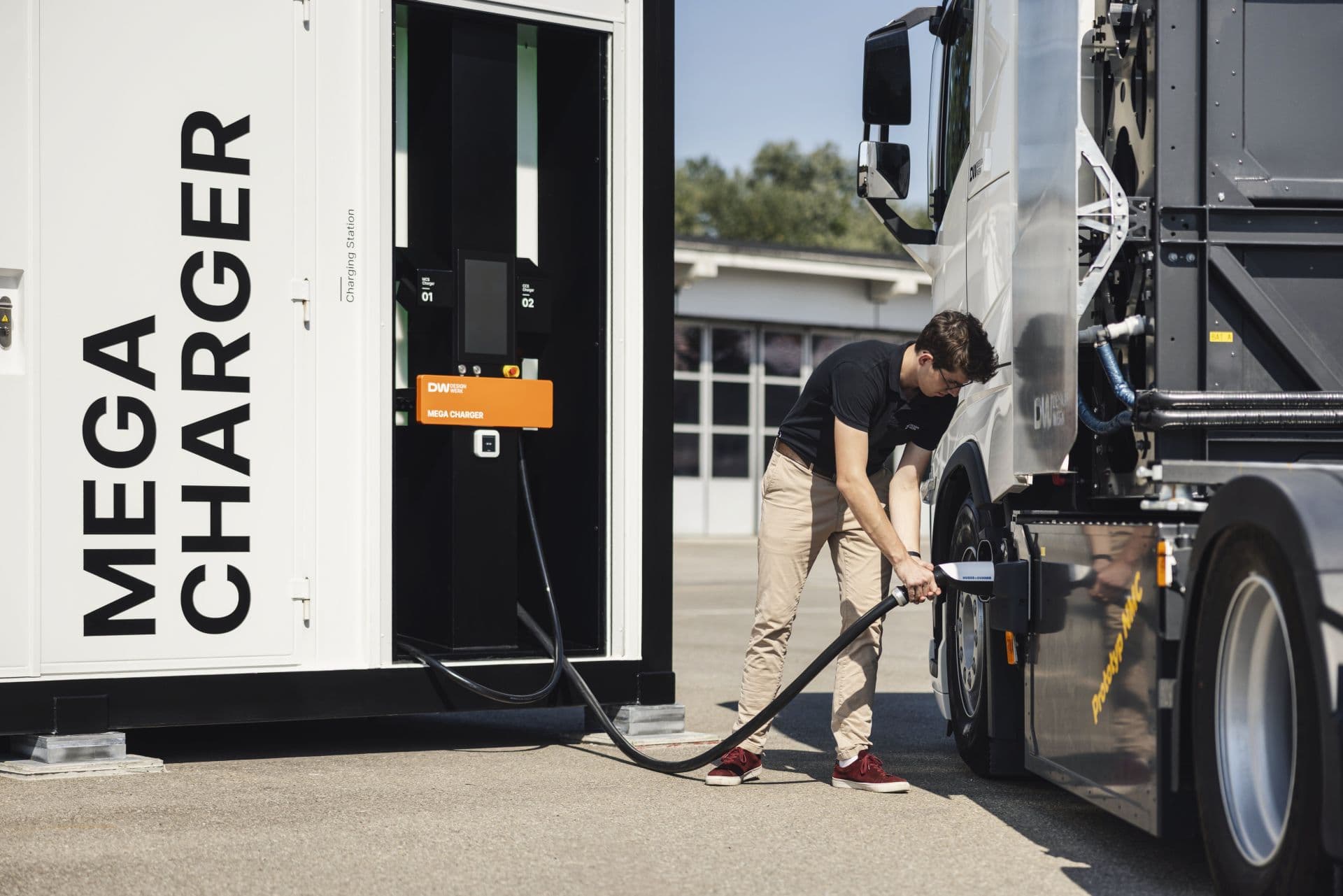 Cover Image for Designwerk verkündet Durchbruch beim MCS-Laden von Elektro-Lkw