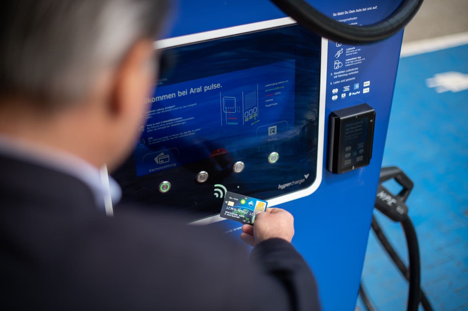 Cover Image for Aral Pulse sperrt E-Autos von Lkw-Ladepunkten aus