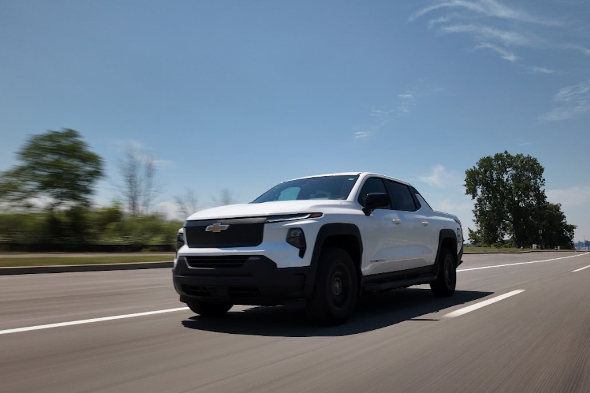 Cover Image for Elektro-Pick-up Chevrolet Silverado fährt 1700 Kilometer mit einer Ladung