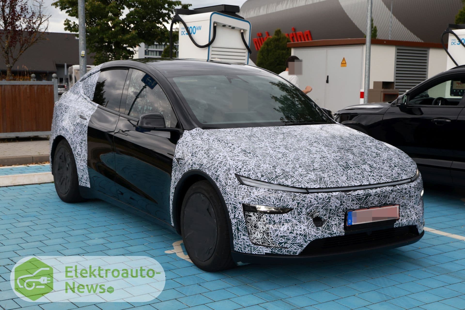 Cover Image for Neuer Prototyp des Tesla Model Y L gesichtet